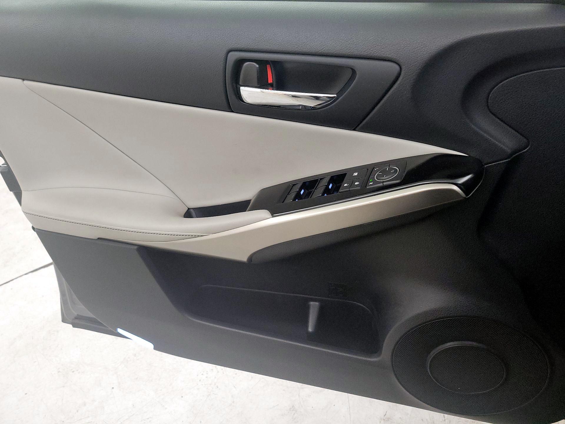 Thumbnail: 2014 Lexus IS - 12