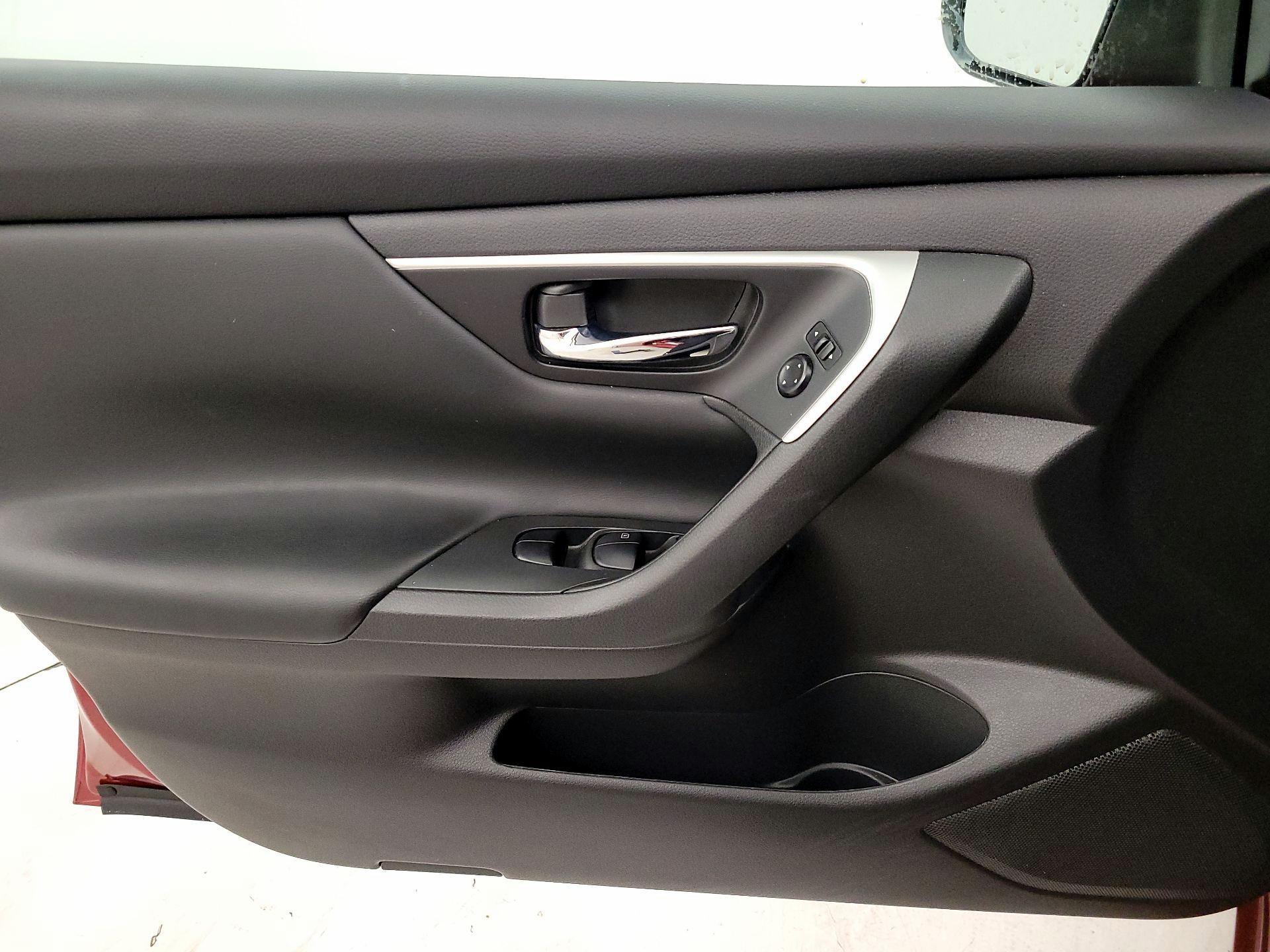 Thumbnail: 2016 Nissan Altima - 12