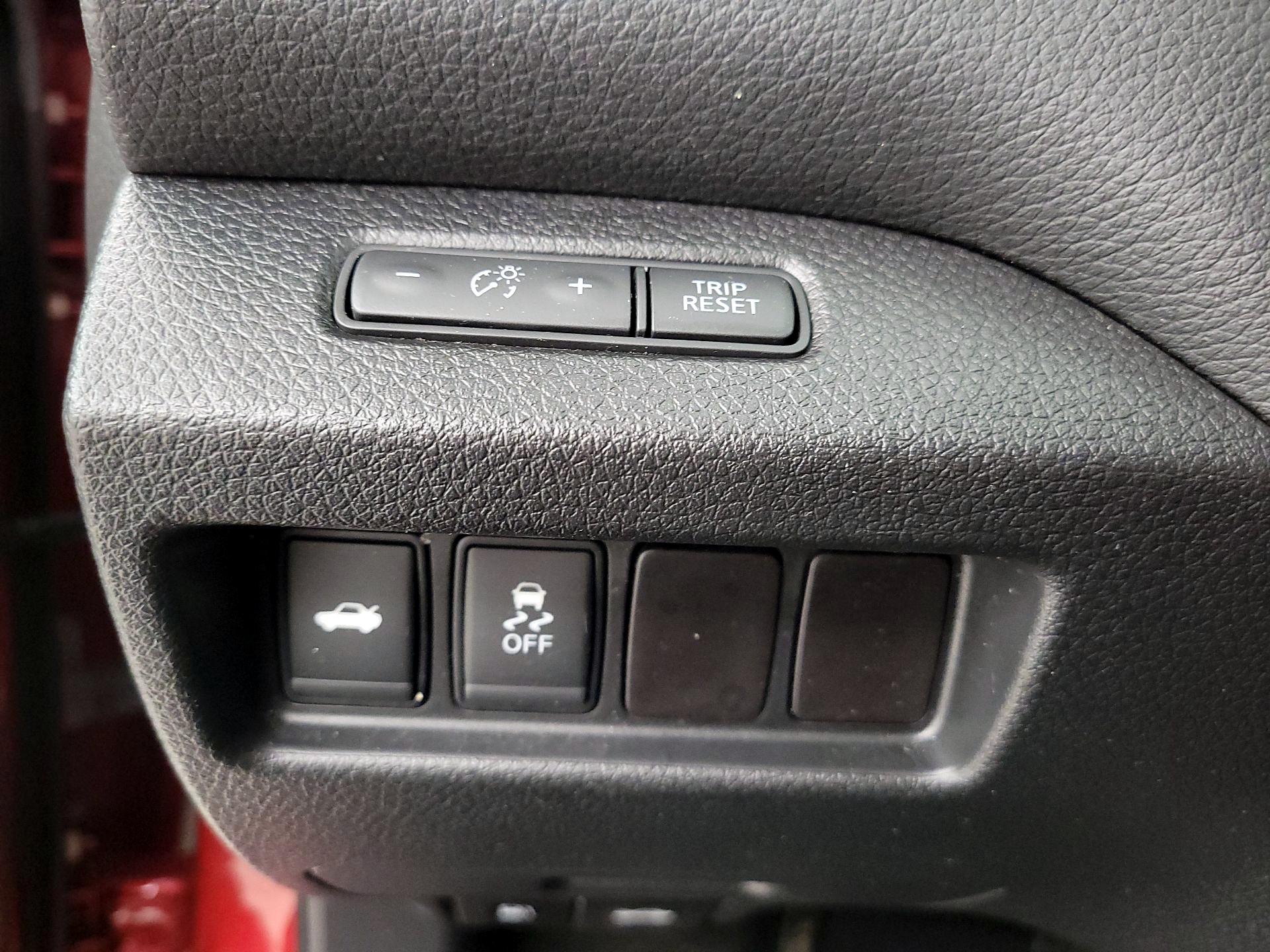 Thumbnail: 2016 Nissan Altima - 13