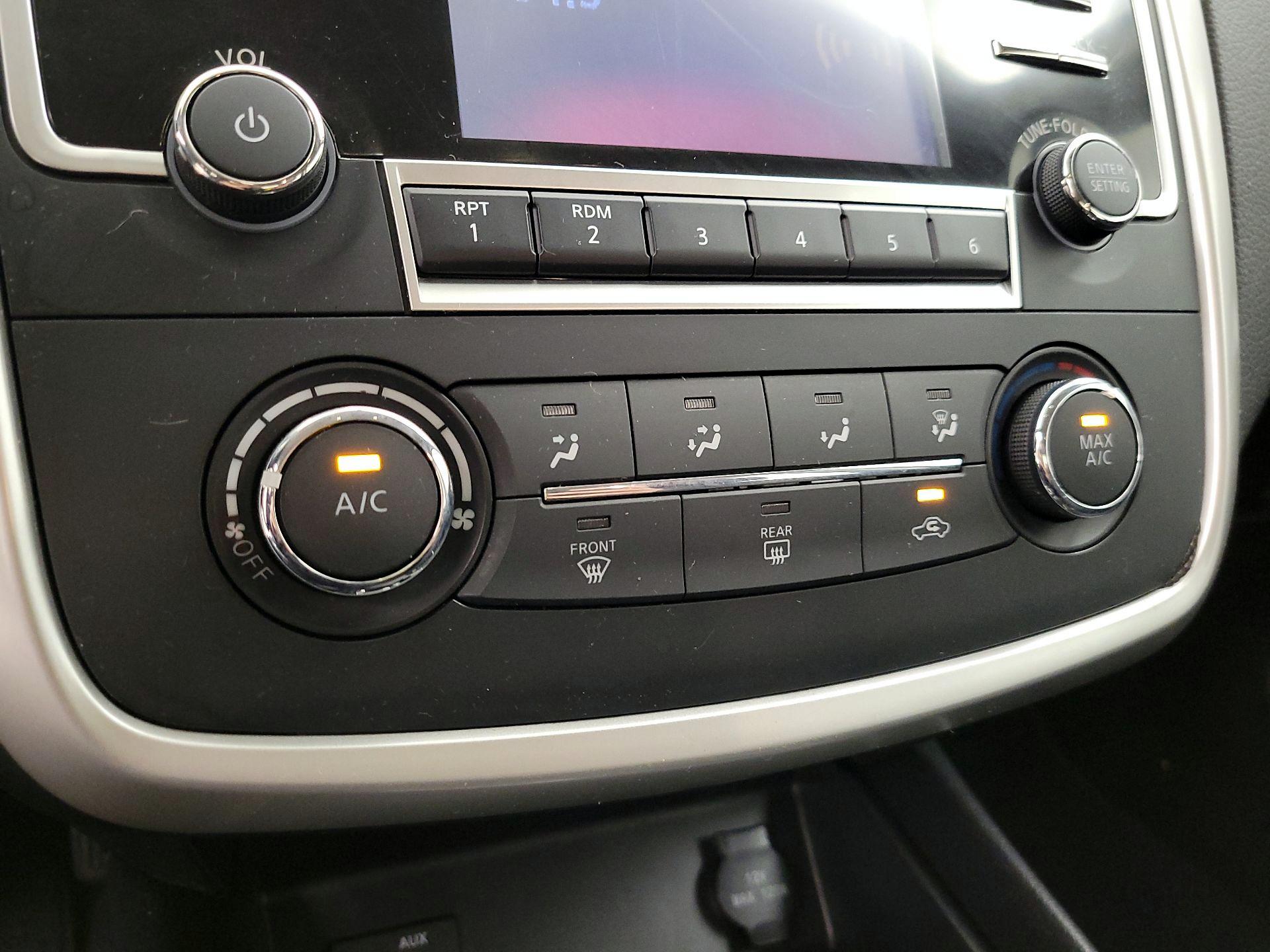 Thumbnail: 2016 Nissan Altima - 16