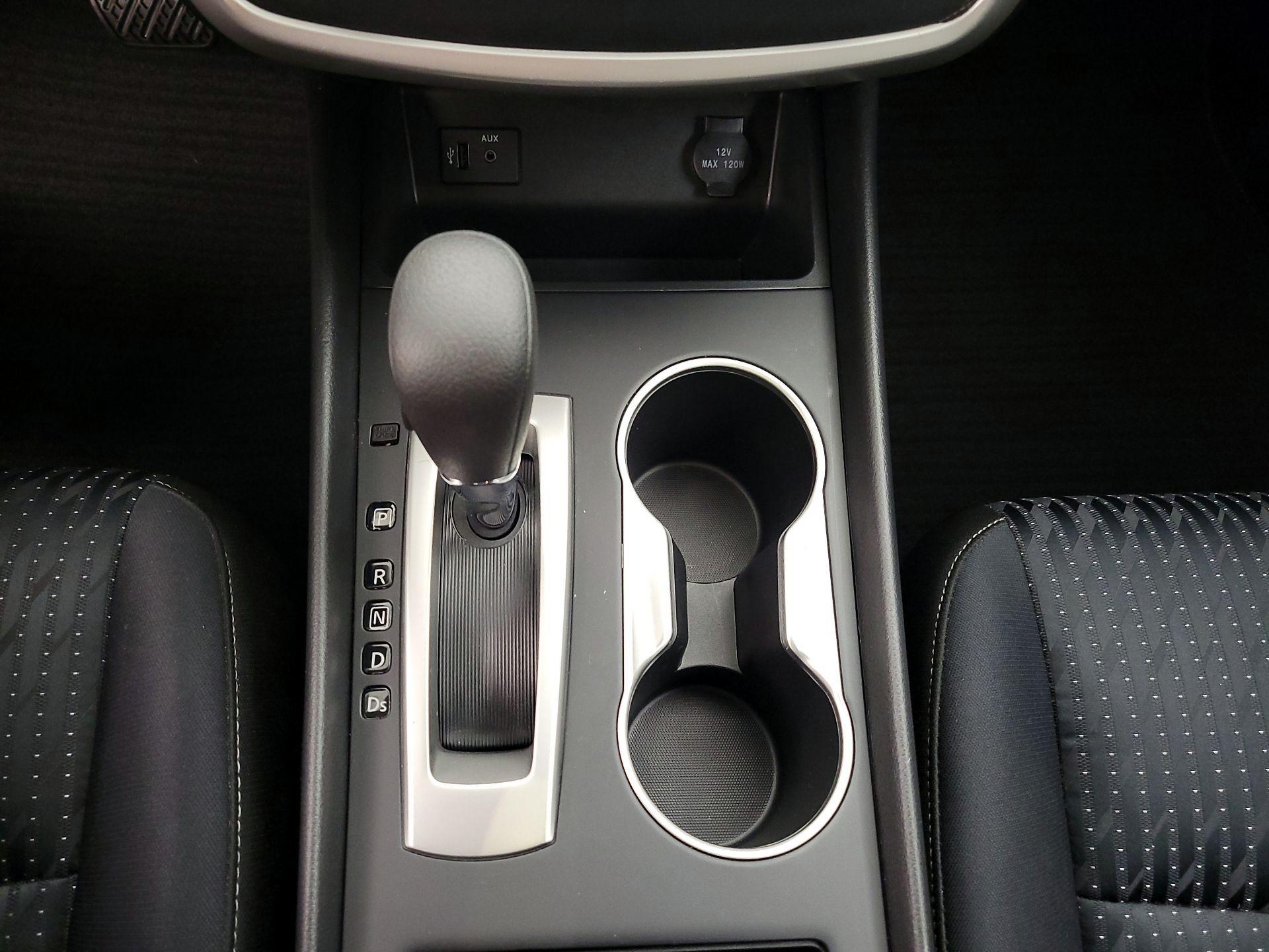 Thumbnail: 2016 Nissan Altima - 17