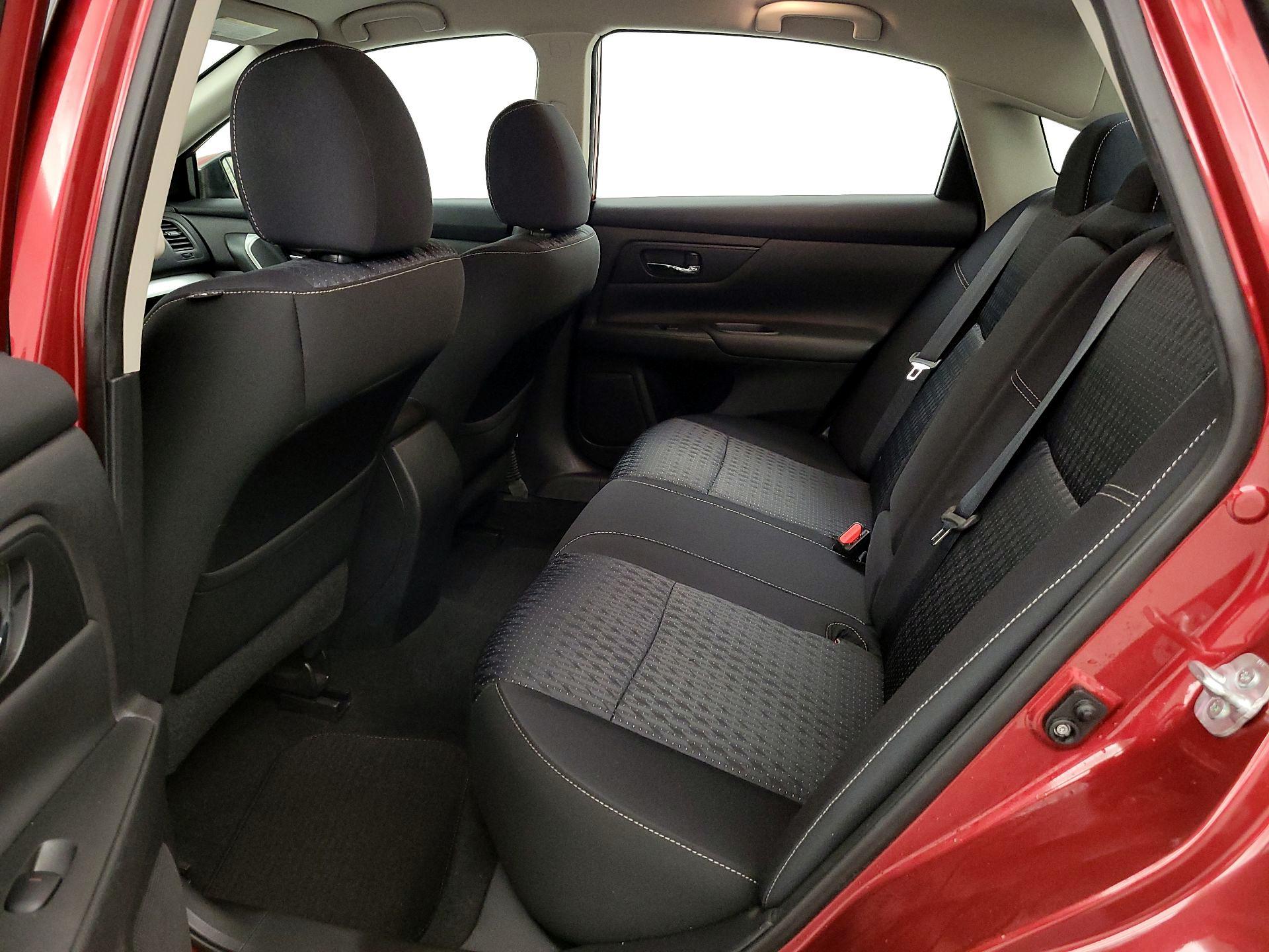 Thumbnail: 2016 Nissan Altima - 19