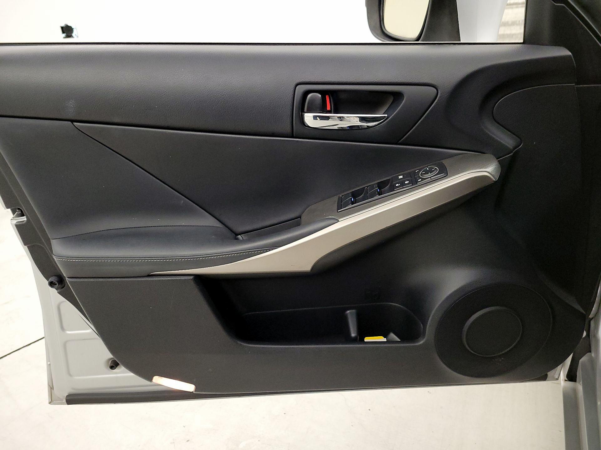 Thumbnail: 2015 Lexus IS - 12