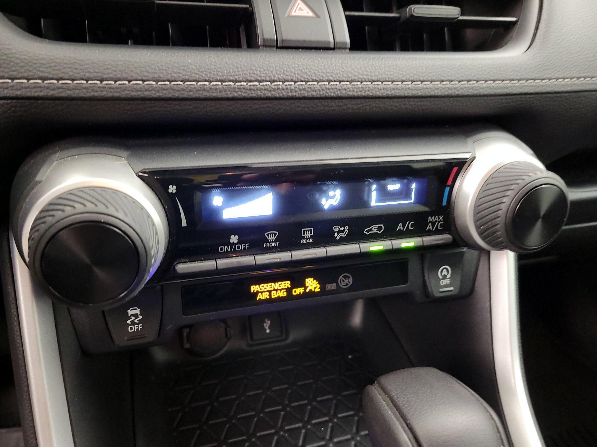 Thumbnail: 2020 Toyota RAV4 - 15