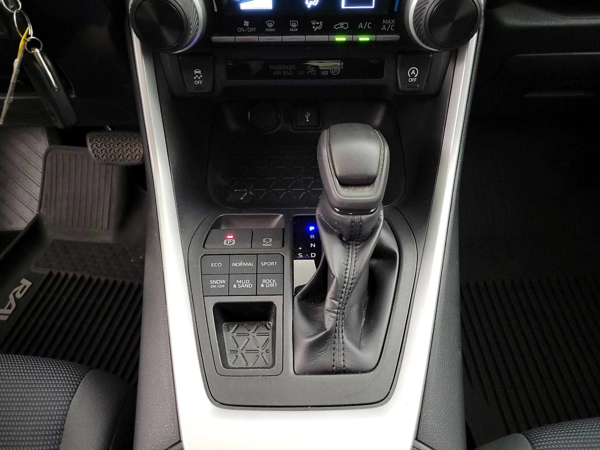 Thumbnail: 2020 Toyota RAV4 - 16