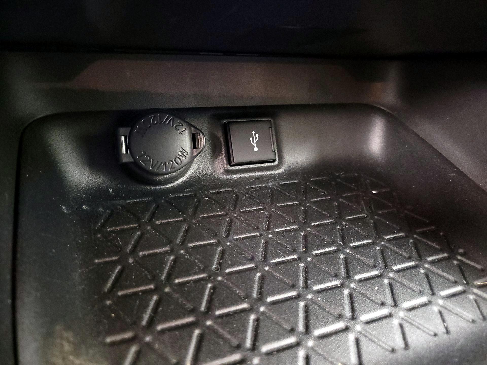 Thumbnail: 2020 Toyota RAV4 - 17