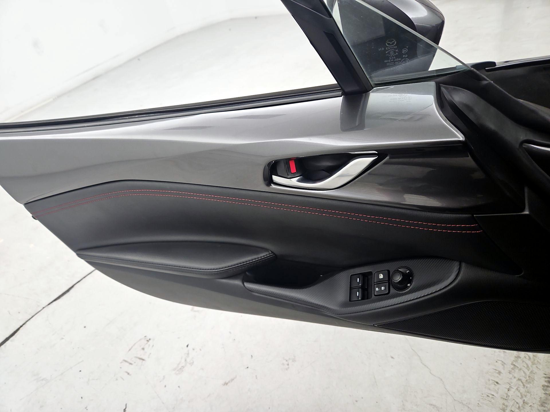 Thumbnail: 2017 Mazda MX-5 Miata - 12