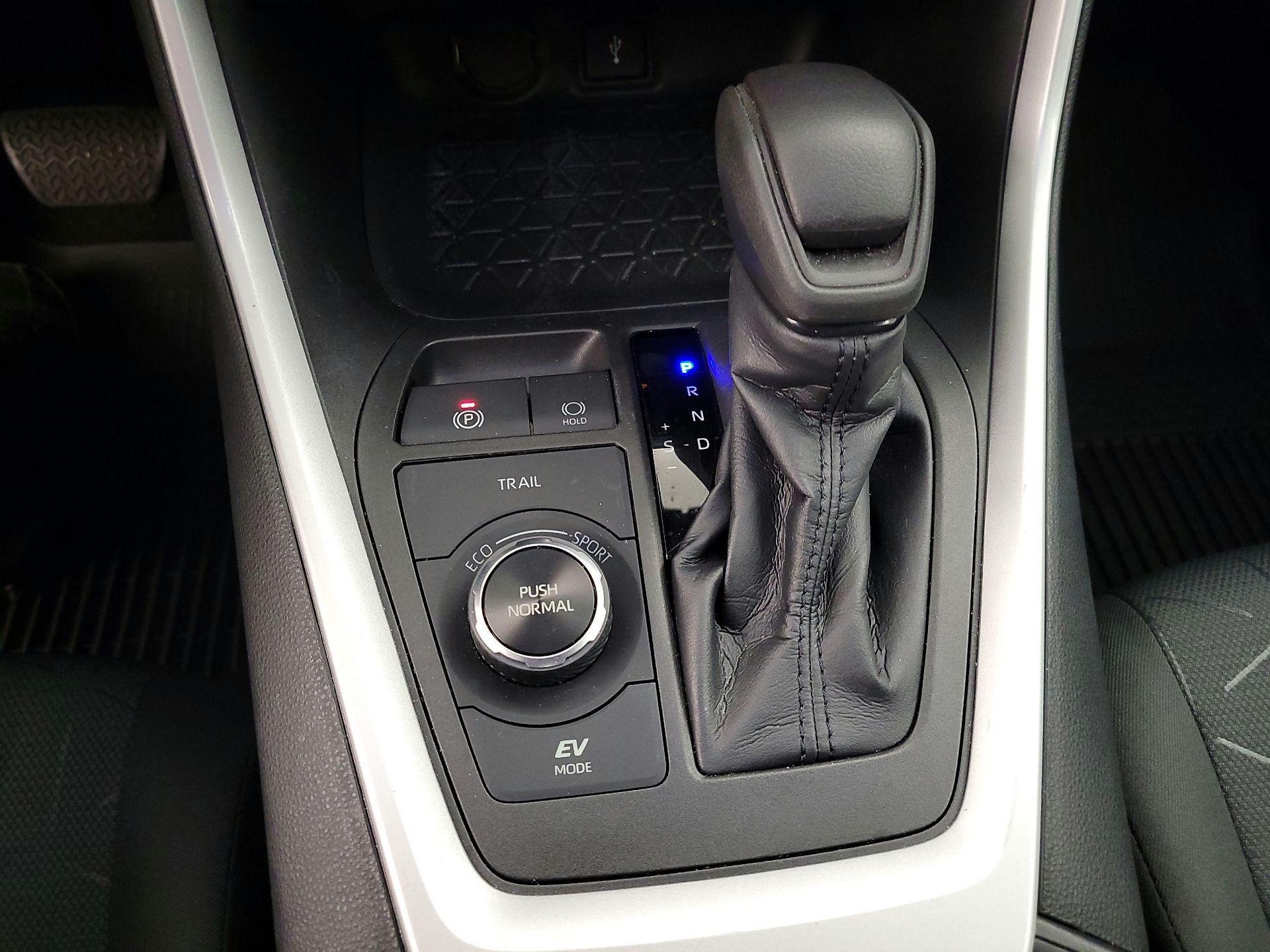 Thumbnail: 2022 Toyota RAV4 - 17