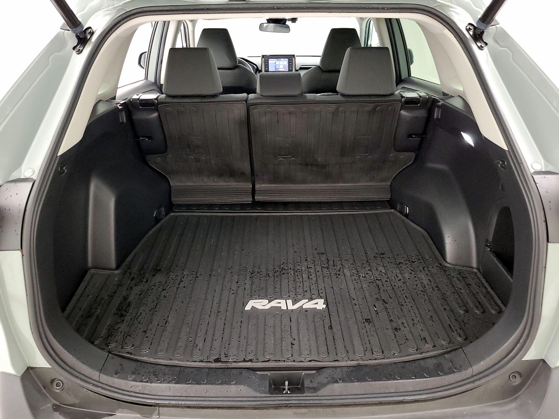 Thumbnail: 2022 Toyota RAV4 - 19