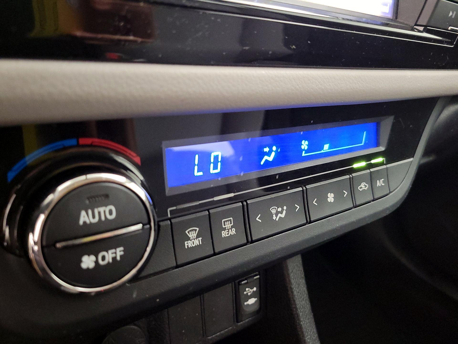 Thumbnail: 2016 Toyota Corolla - 16