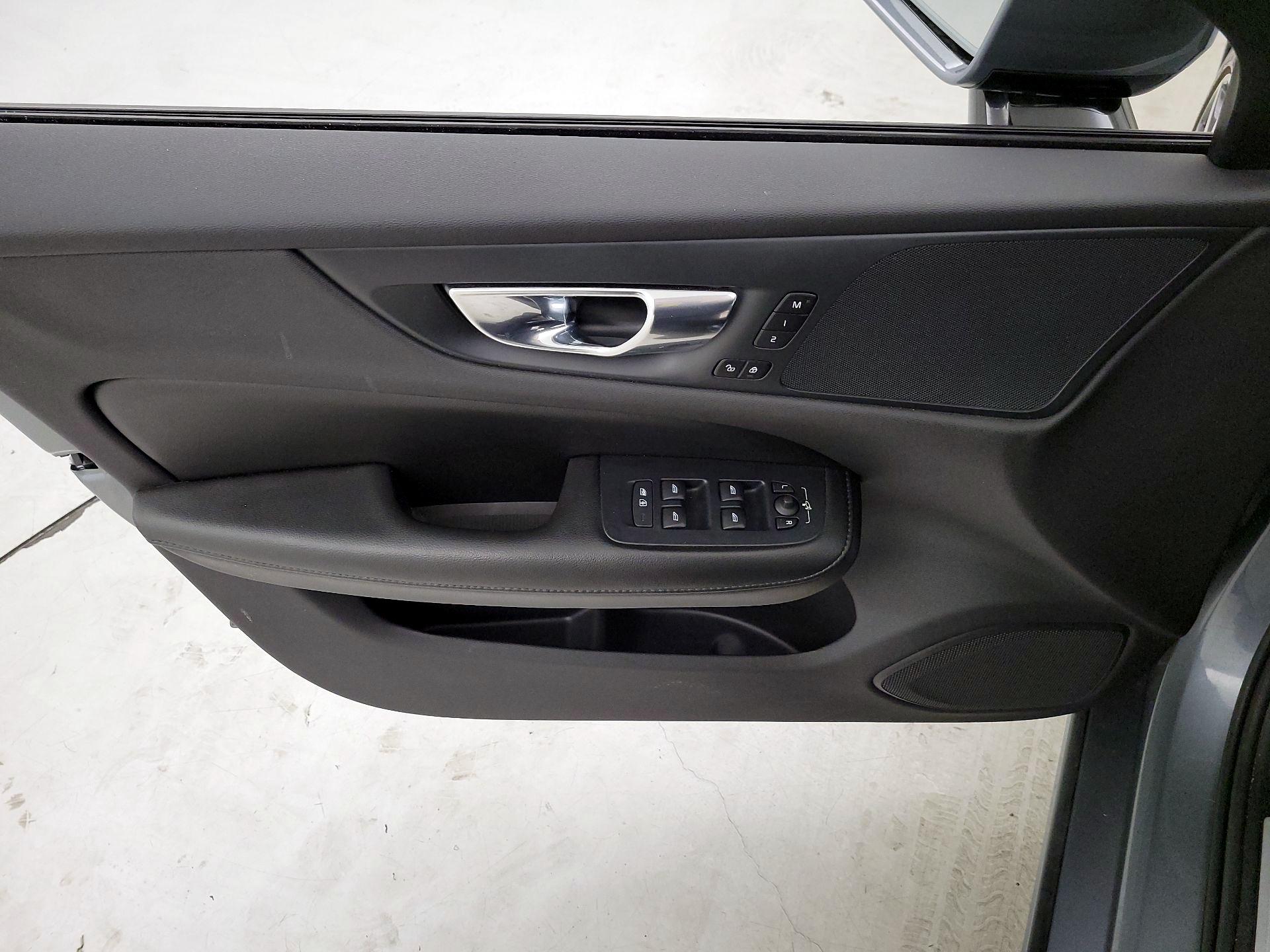 Thumbnail: 2020 Volvo S60 - 12