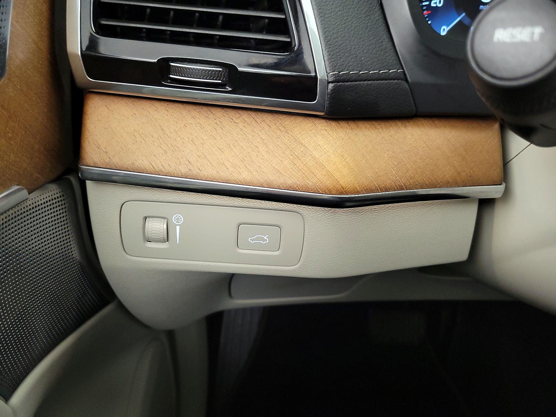 Thumbnail: 2020 Volvo XC90 - 13