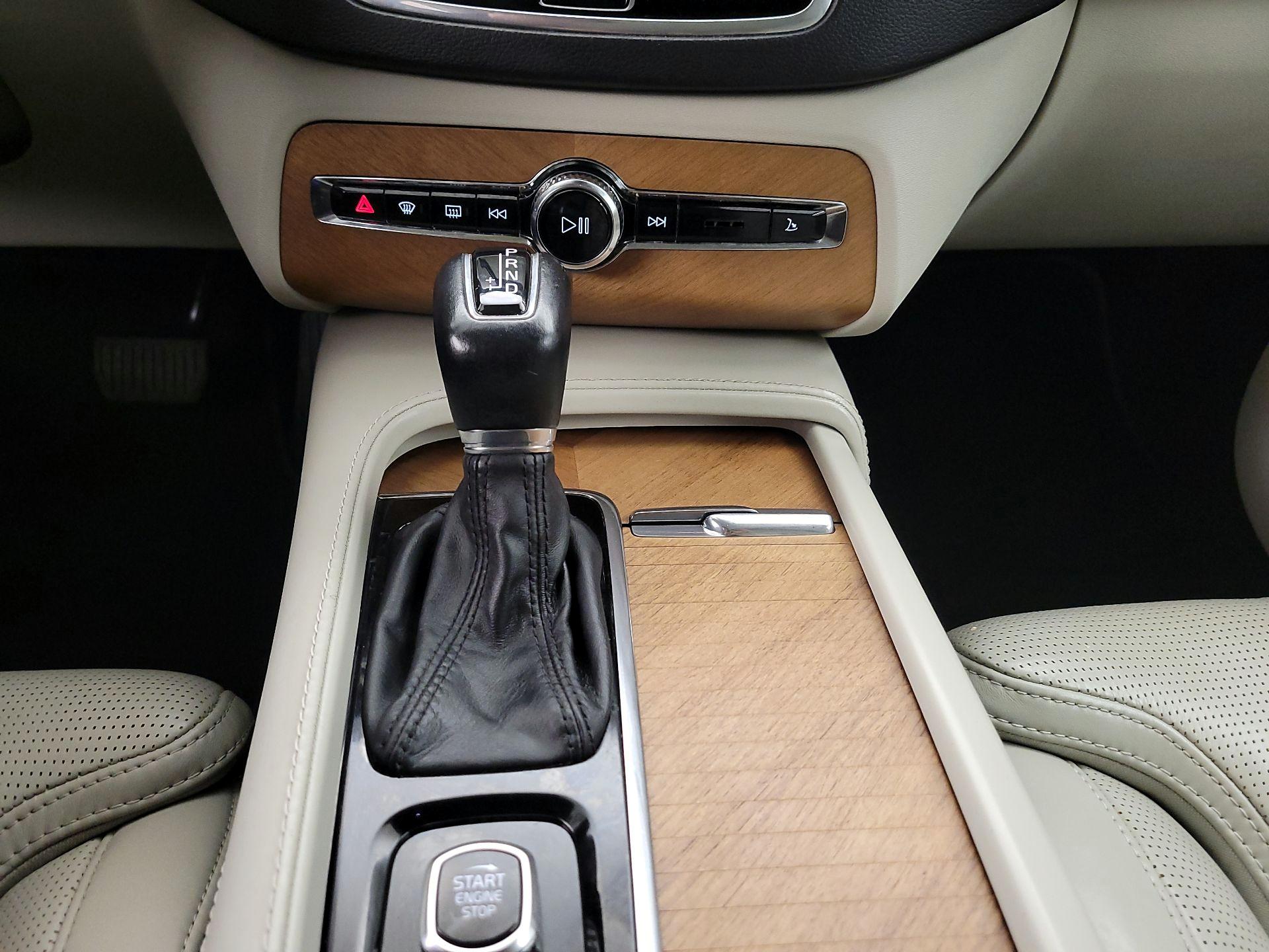 Thumbnail: 2020 Volvo XC90 - 17