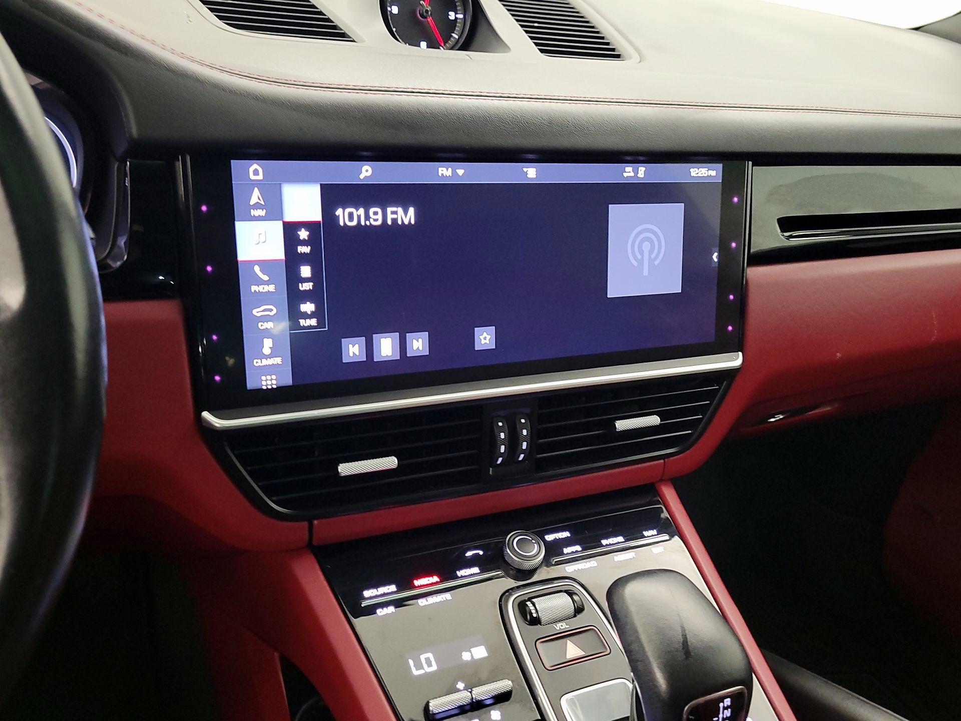 Thumbnail: 2019 Porsche Cayenne - 16