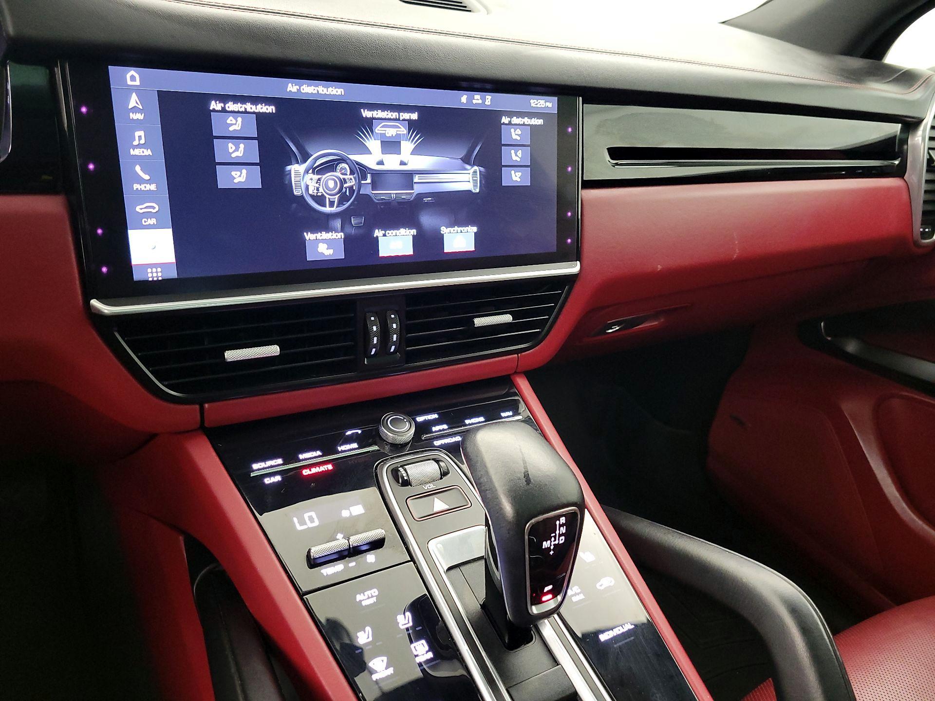 Thumbnail: 2019 Porsche Cayenne - 17