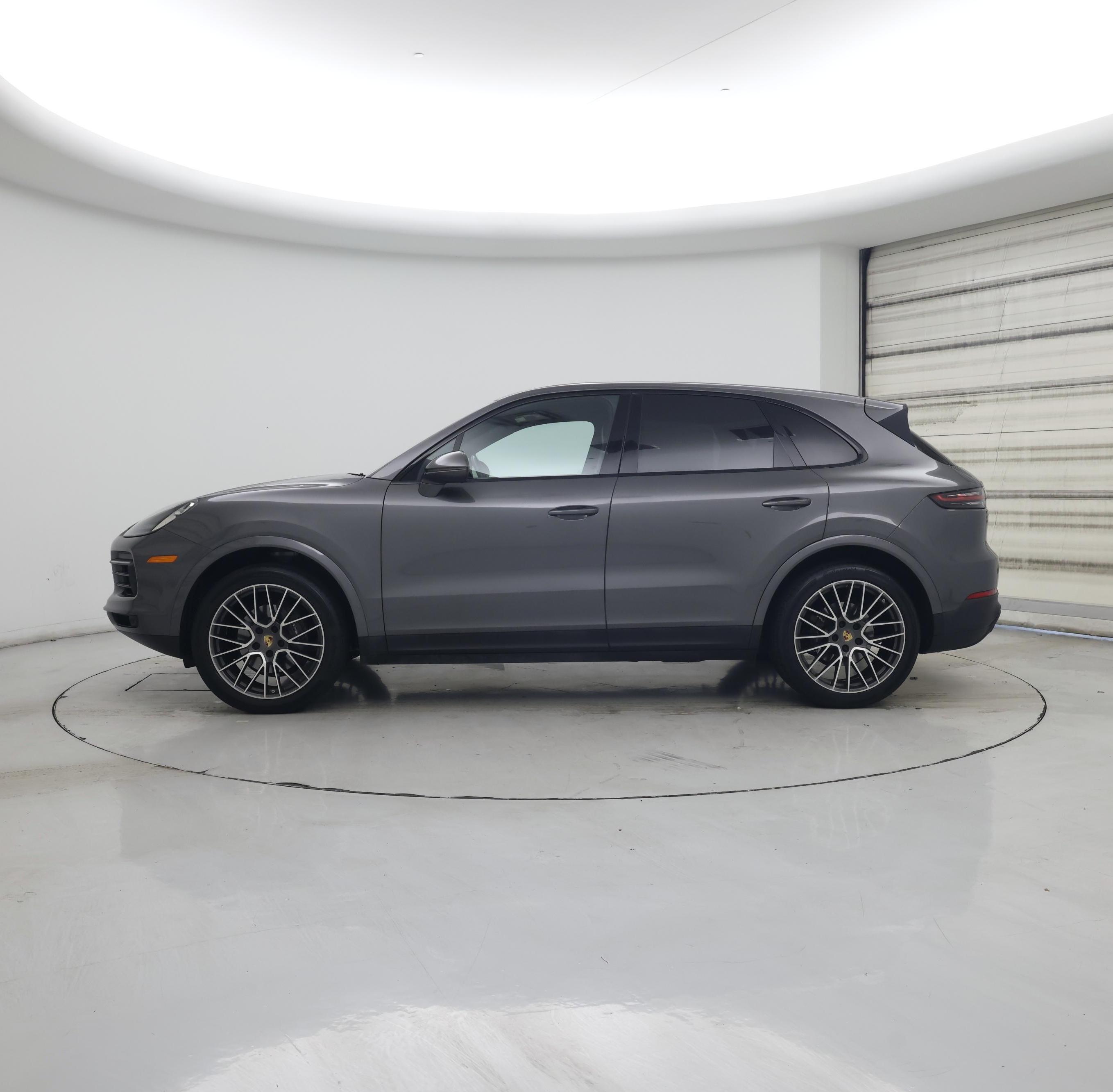 Thumbnail: 2019 Porsche Cayenne - 3