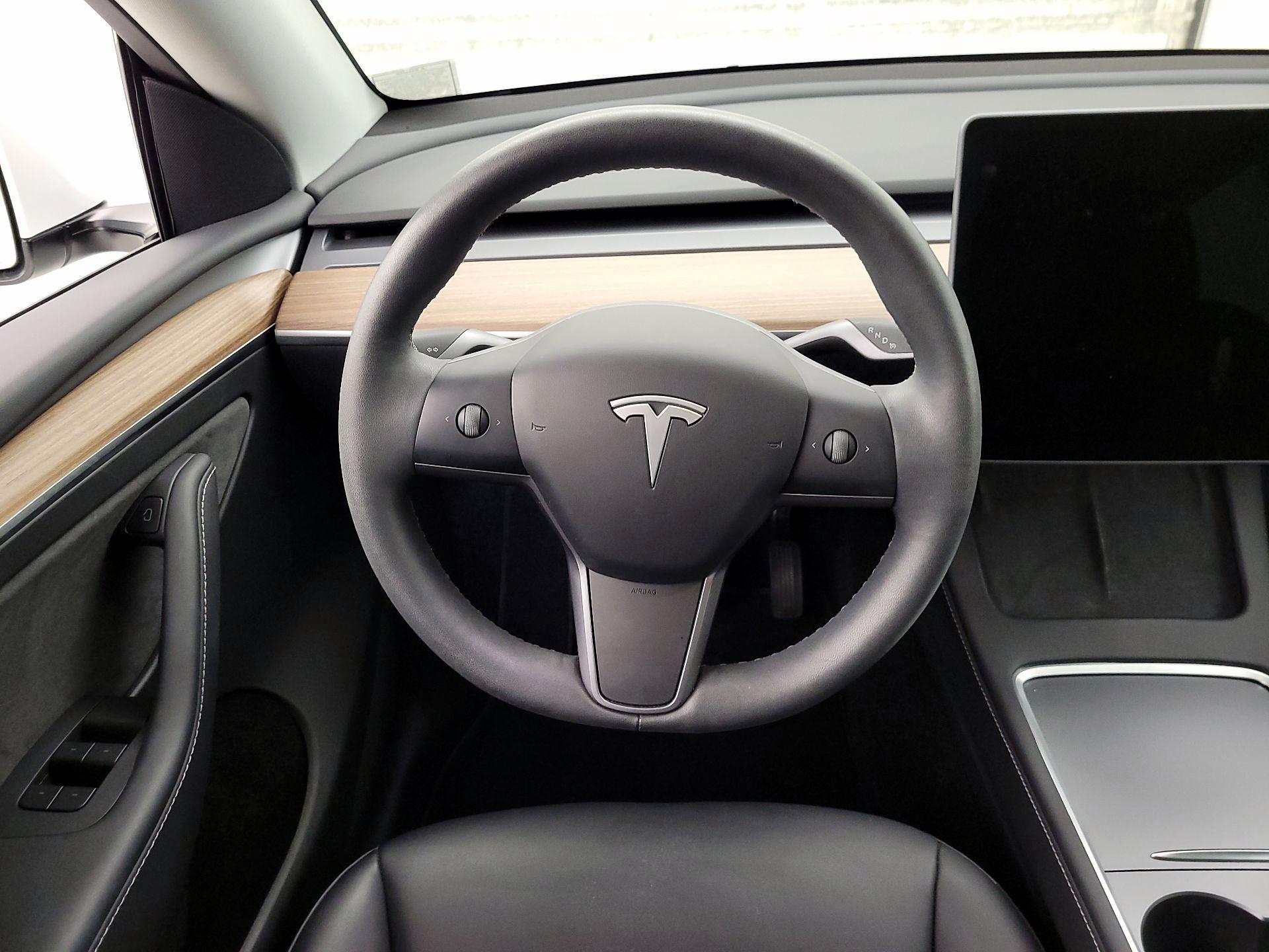 Thumbnail: 2025 Tesla Model Y - 10