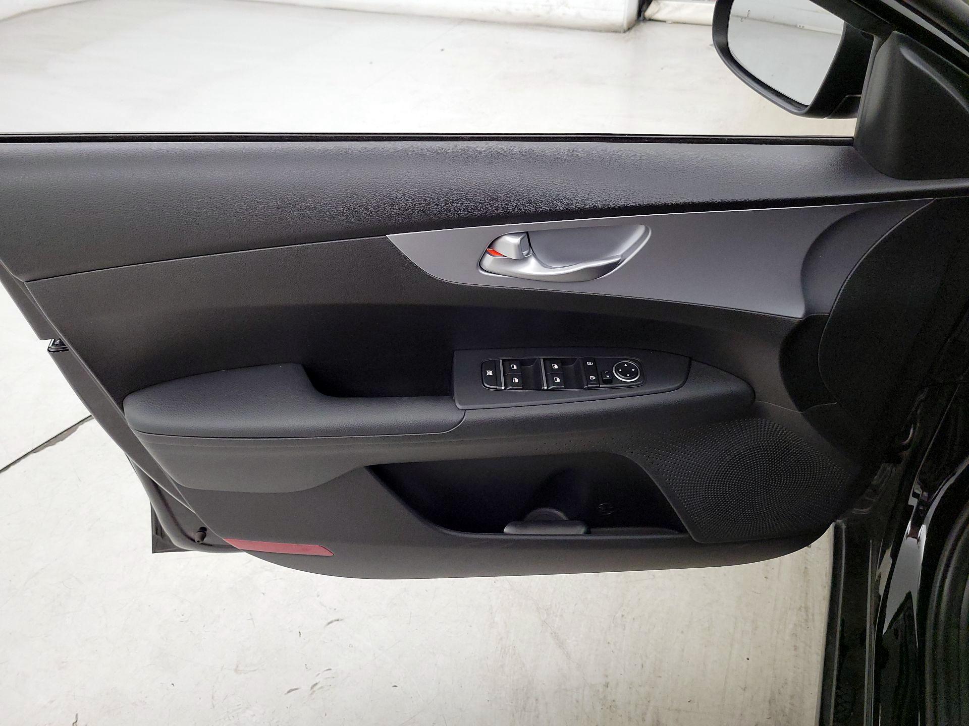 Thumbnail: 2023 Kia Forte - 12