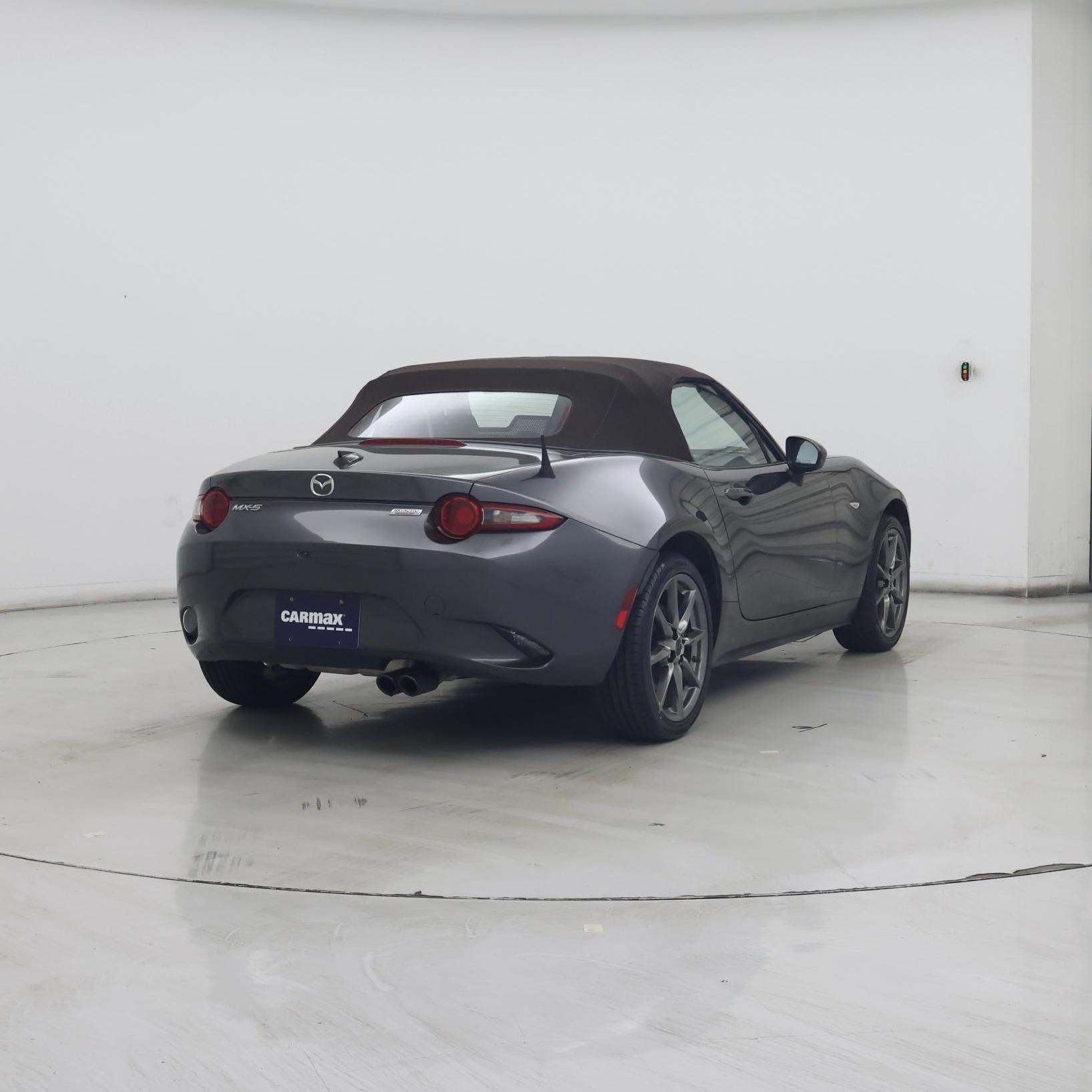 Thumbnail: 2019 Mazda MX-5 Miata - 8