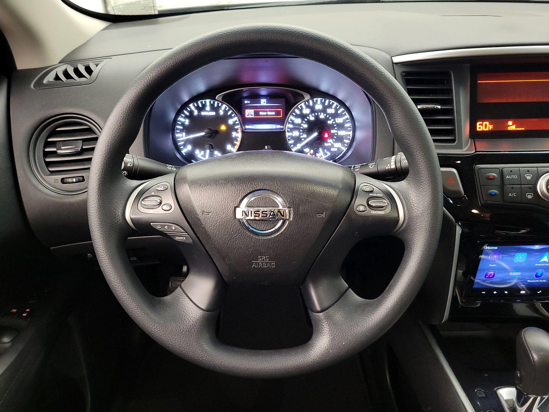 Thumbnail: 2016 Nissan Pathfinder - 10
