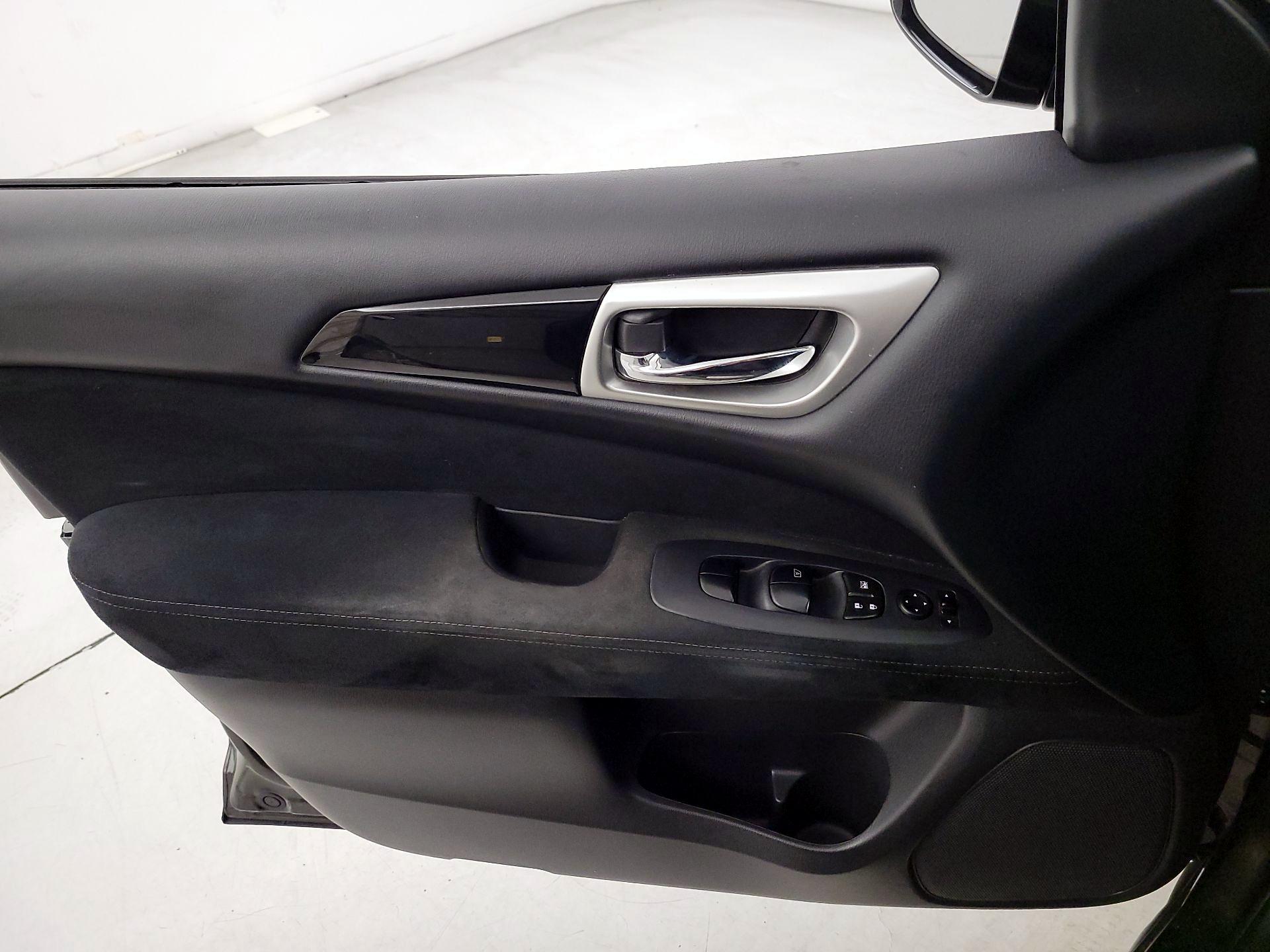 Thumbnail: 2016 Nissan Pathfinder - 12