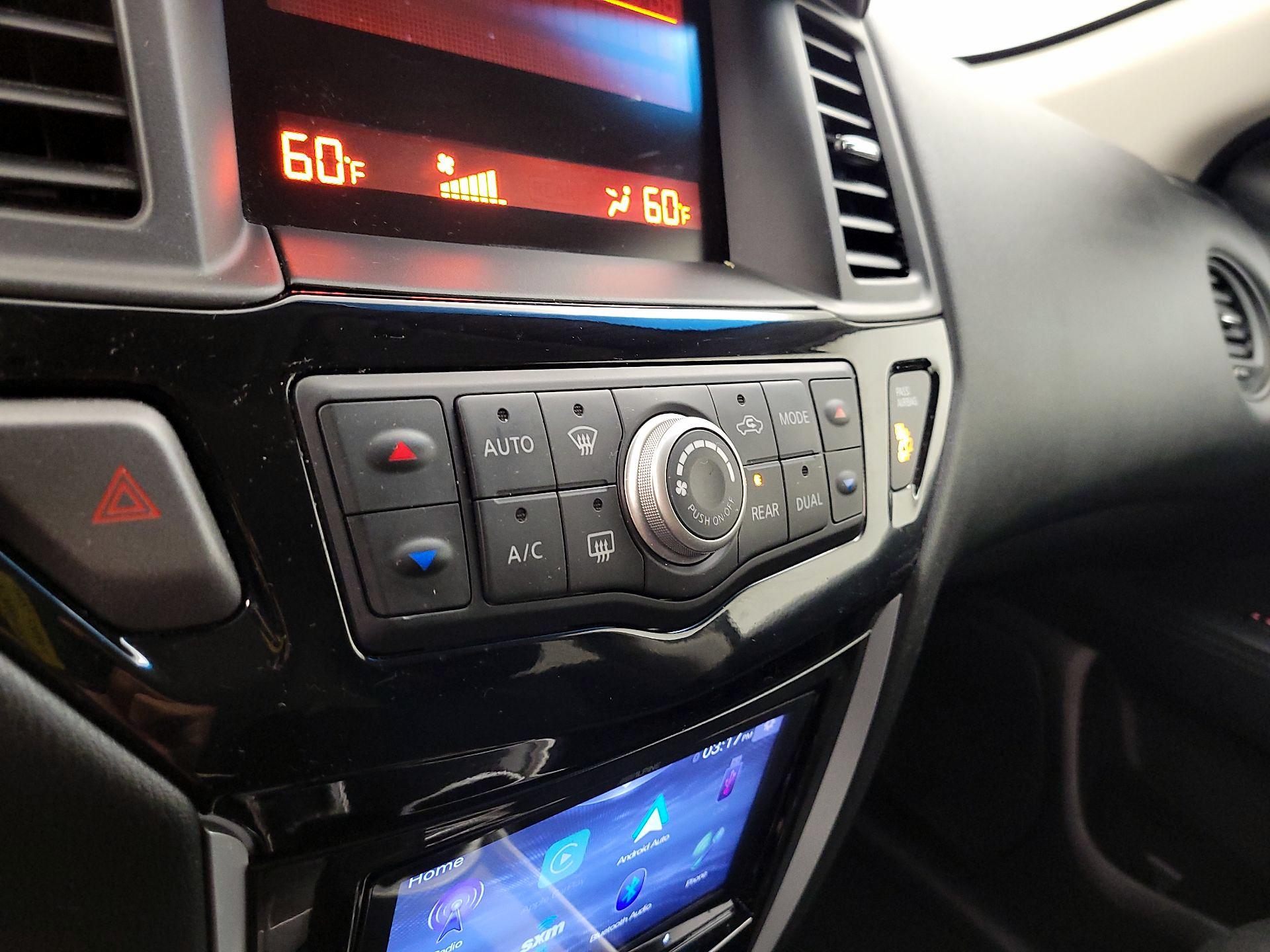 Thumbnail: 2016 Nissan Pathfinder - 16