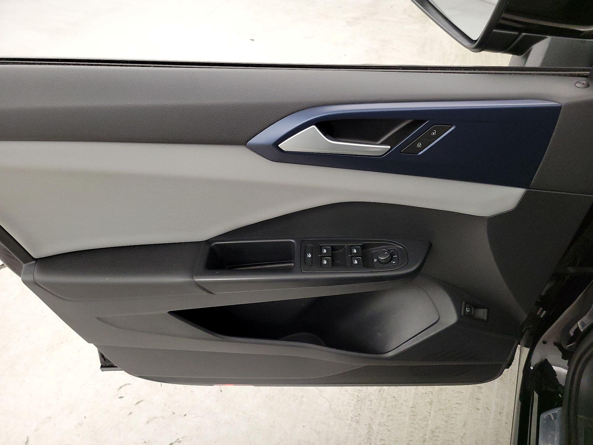 Thumbnail: 2022 Volkswagen Taos - 12