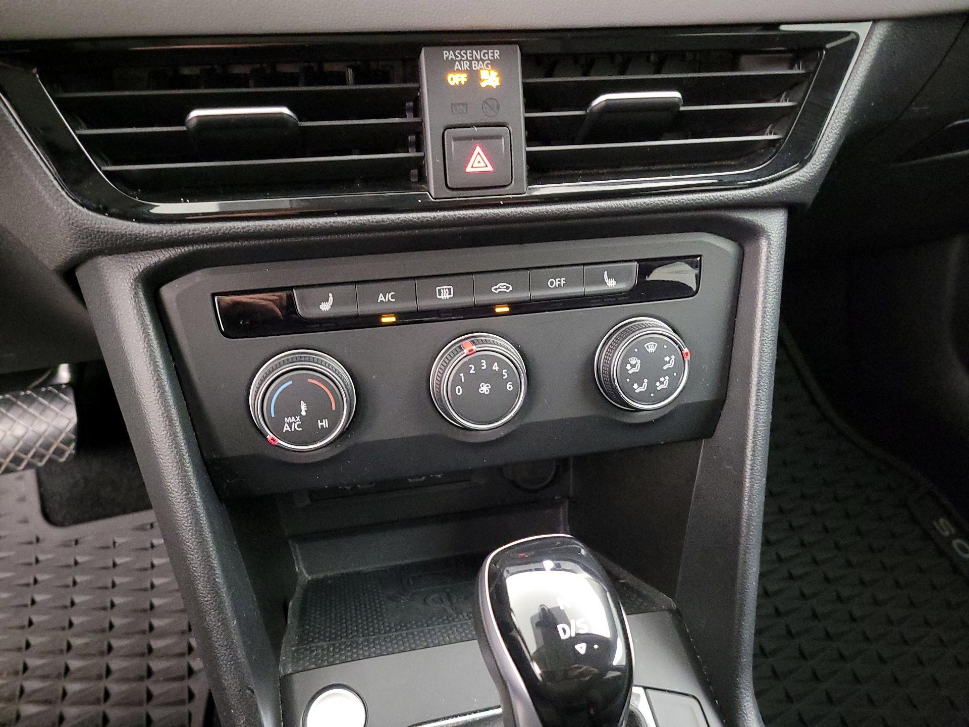 Thumbnail: 2022 Volkswagen Taos - 16