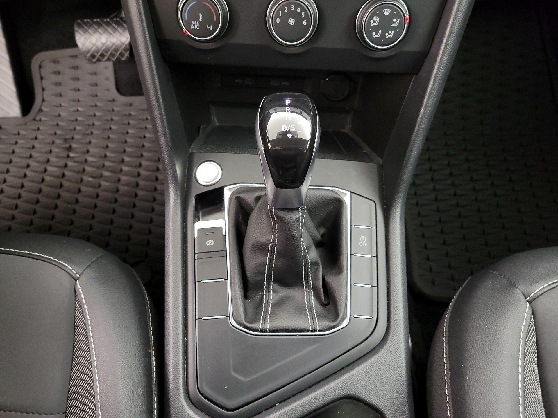 Thumbnail: 2022 Volkswagen Taos - 17