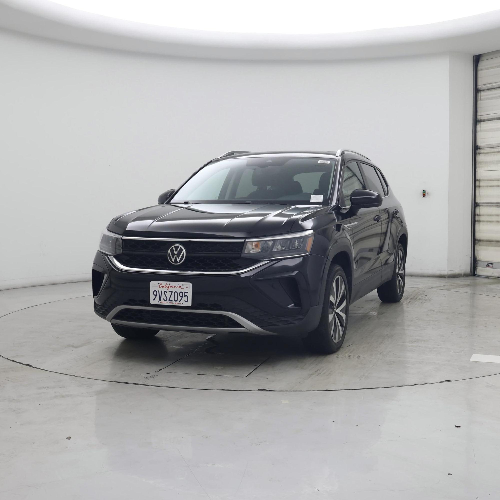 Thumbnail: 2022 Volkswagen Taos - 4