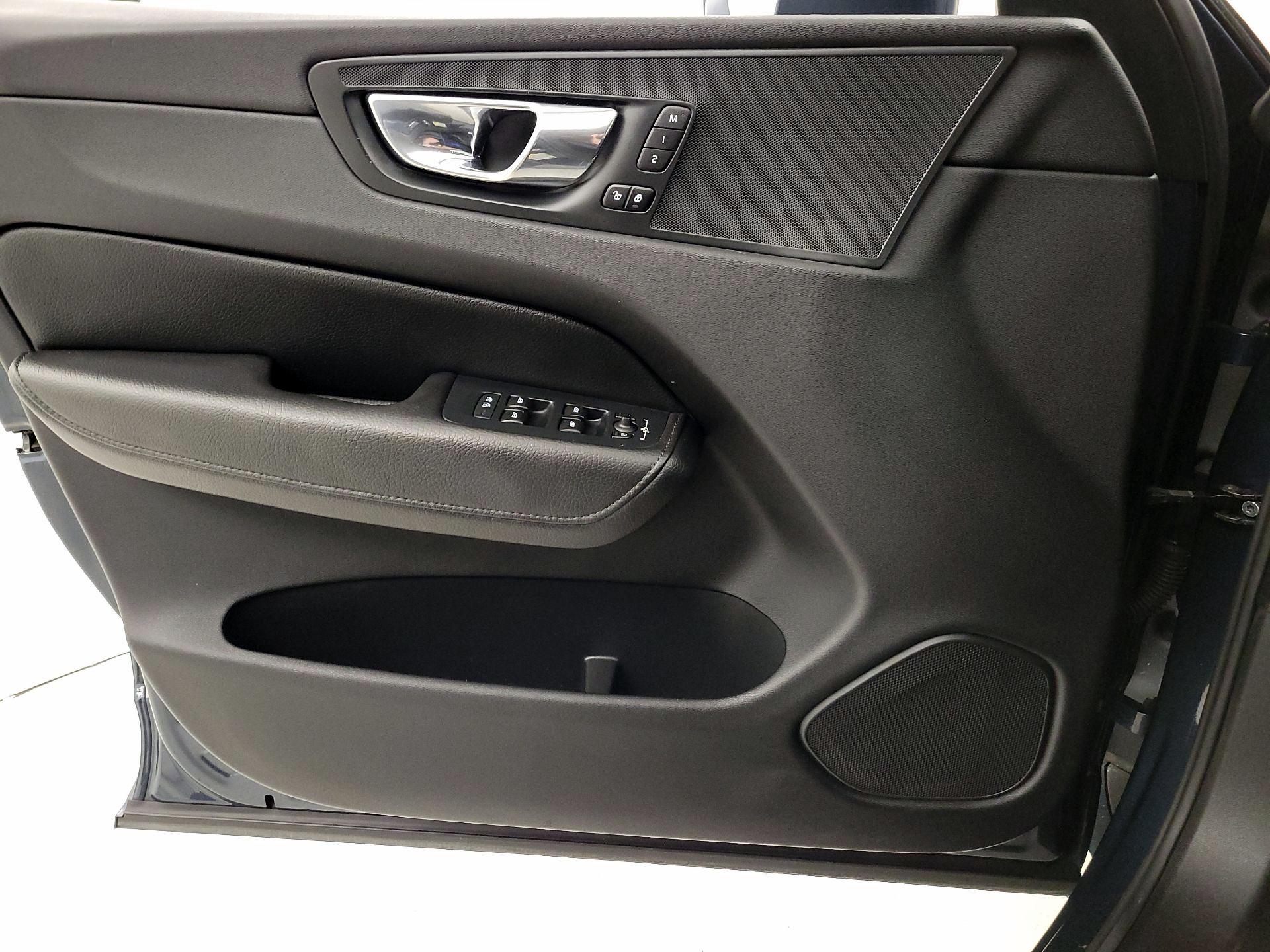 Thumbnail: 2018 Volvo XC60 - 12