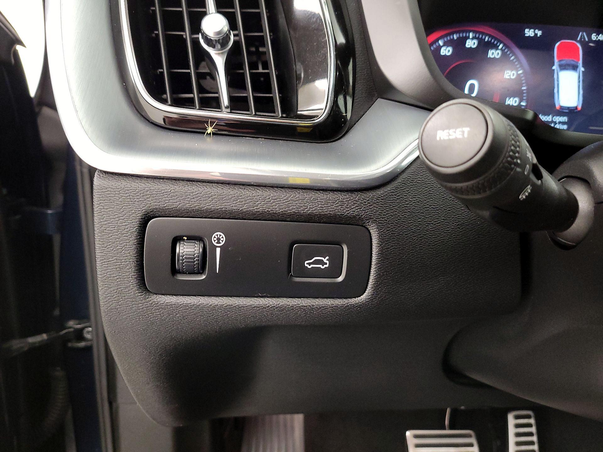 Thumbnail: 2018 Volvo XC60 - 13