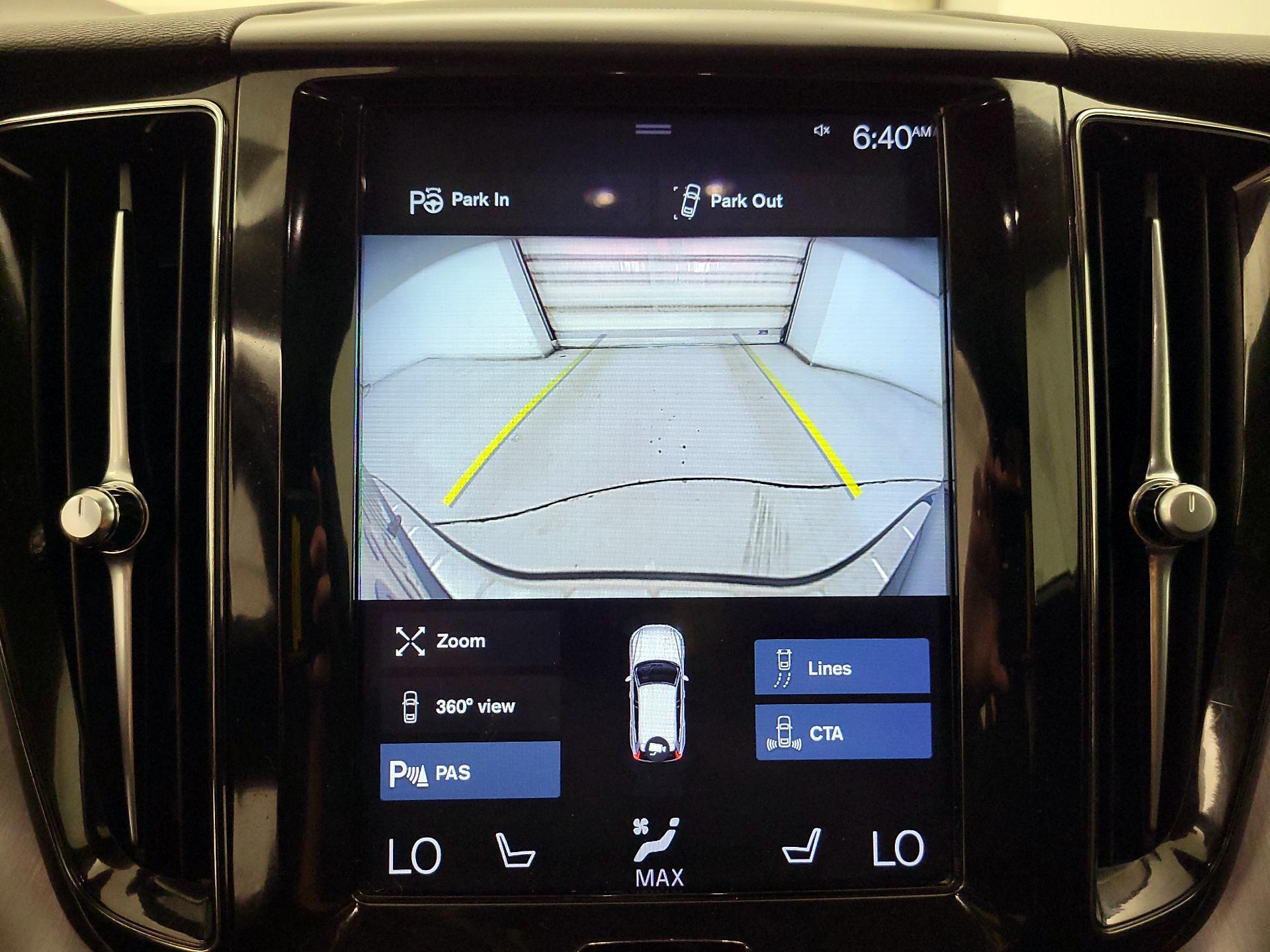 Thumbnail: 2018 Volvo XC60 - 15