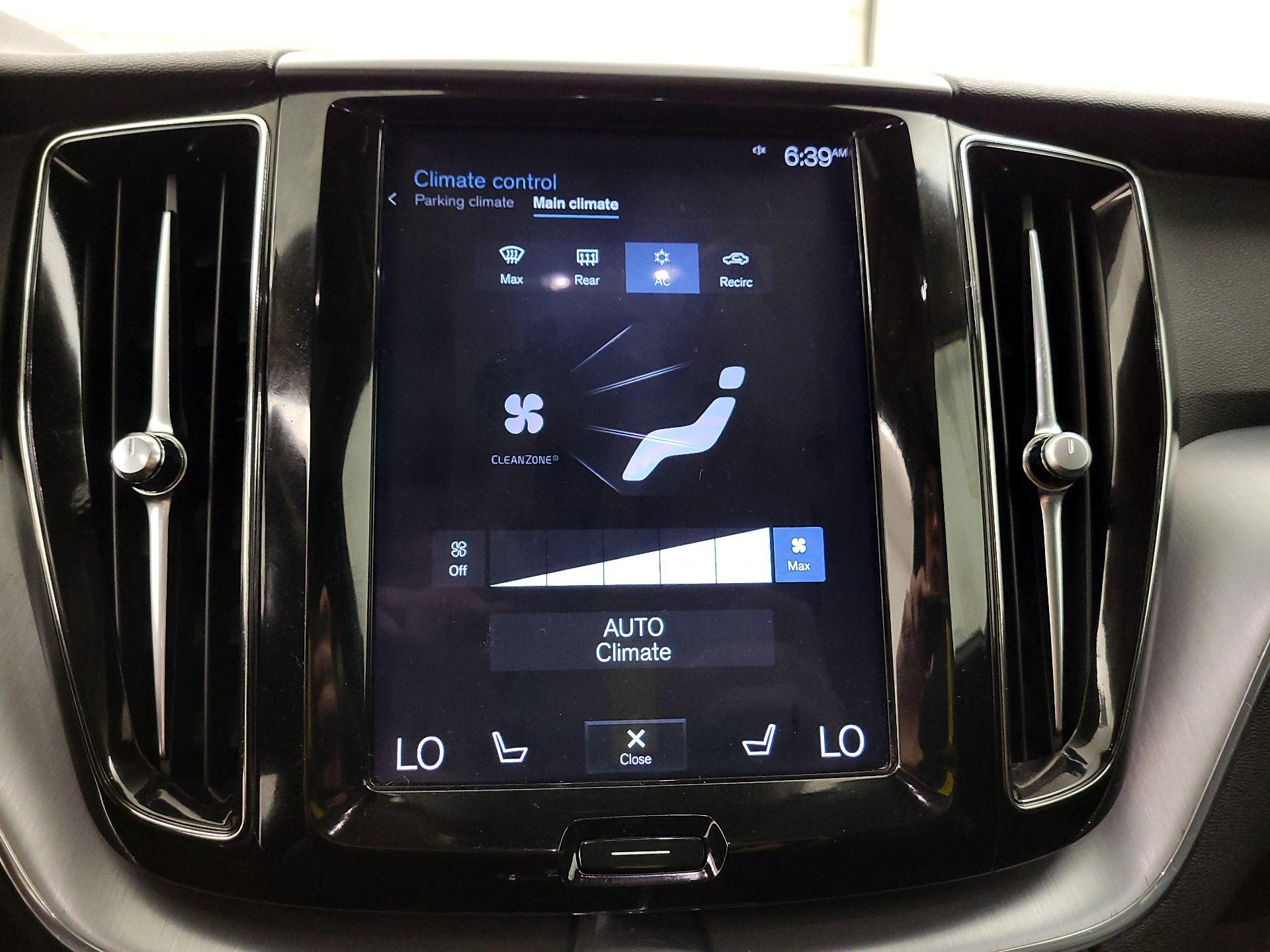 Thumbnail: 2018 Volvo XC60 - 17