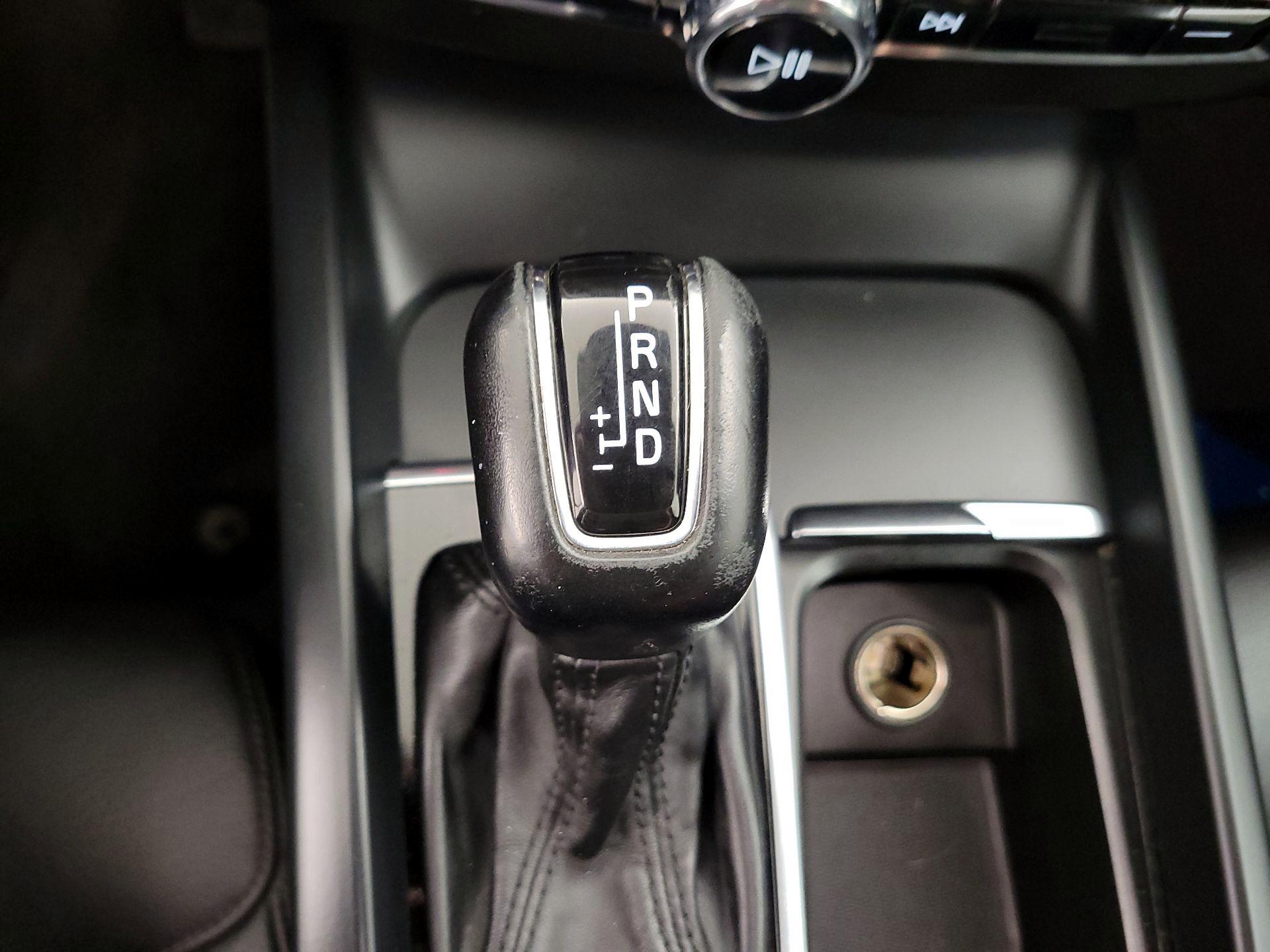 Thumbnail: 2018 Volvo XC60 - 18