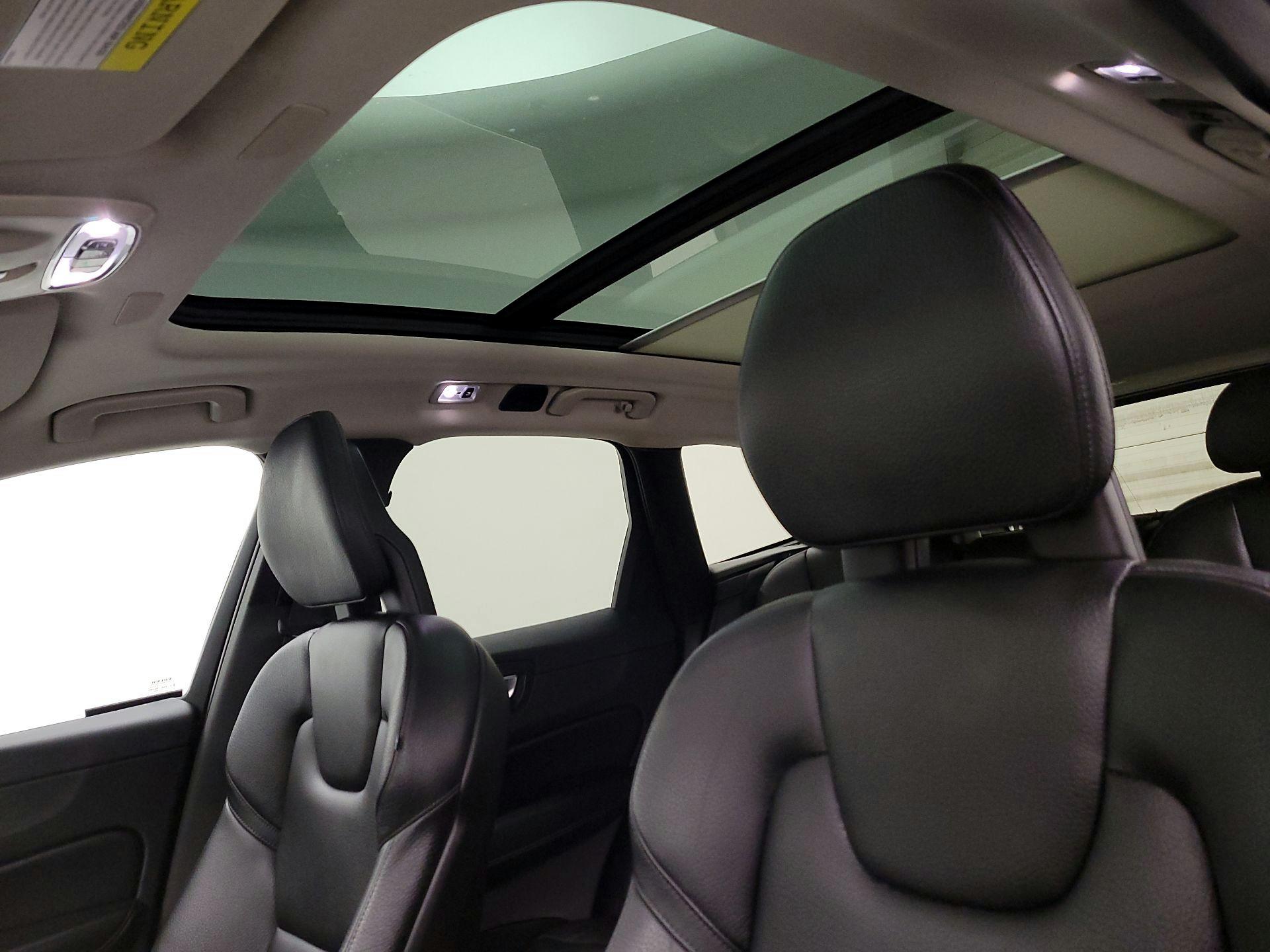 Thumbnail: 2018 Volvo XC60 - 20