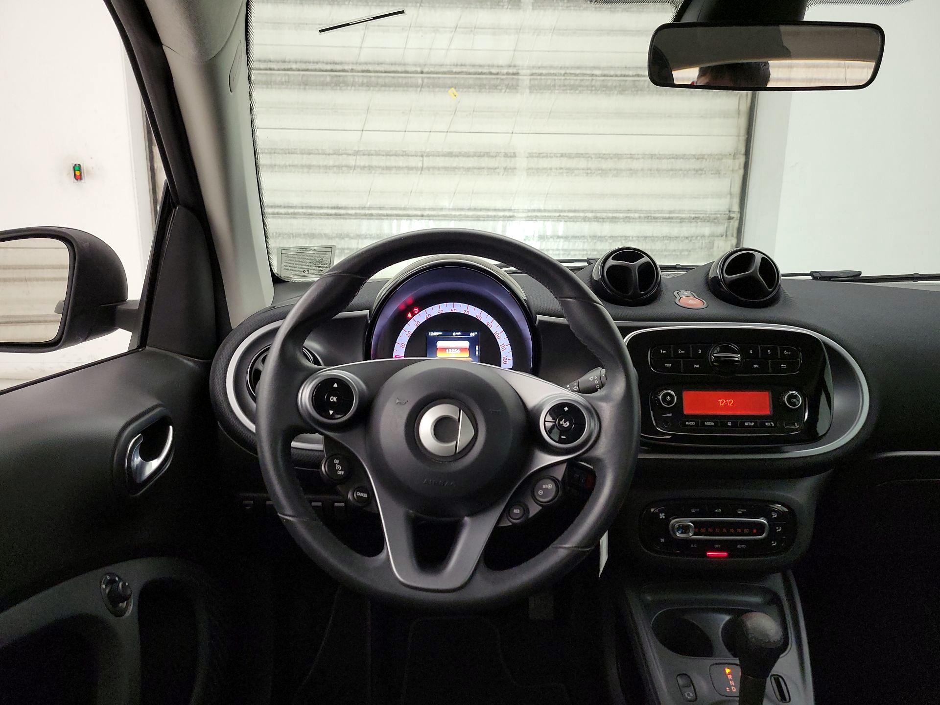 Thumbnail: 2017 smart fortwo - 10