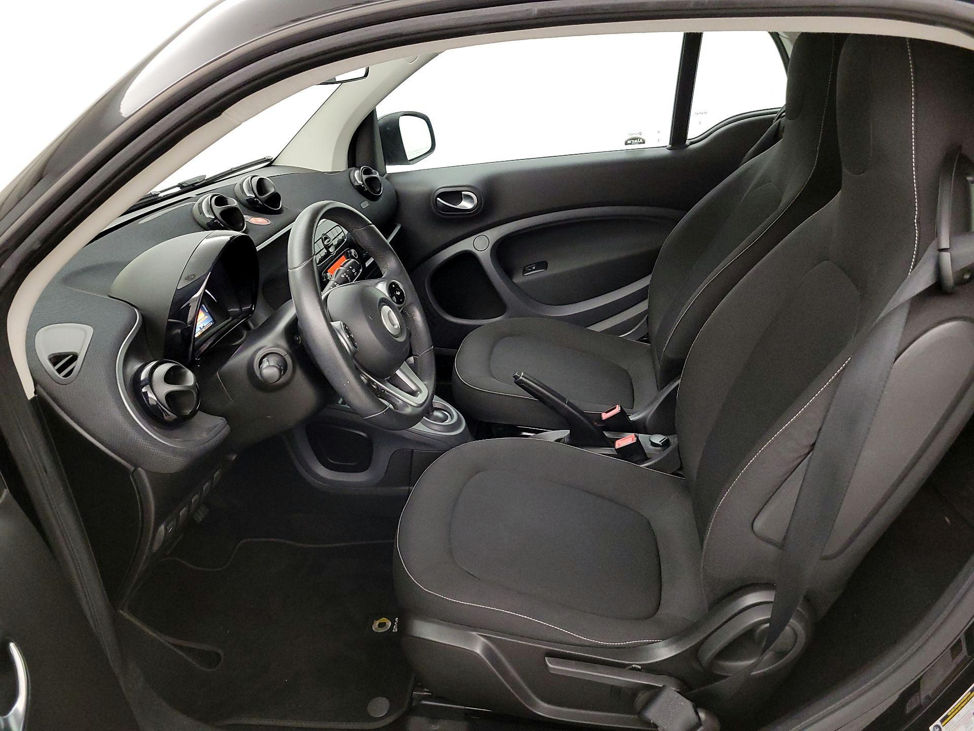 Thumbnail: 2017 smart fortwo - 11