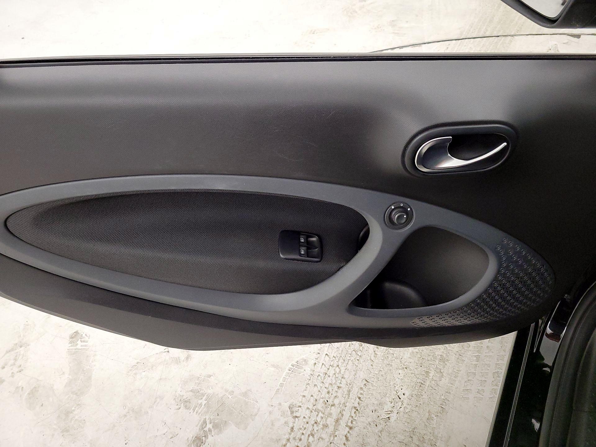 Thumbnail: 2017 smart fortwo - 12