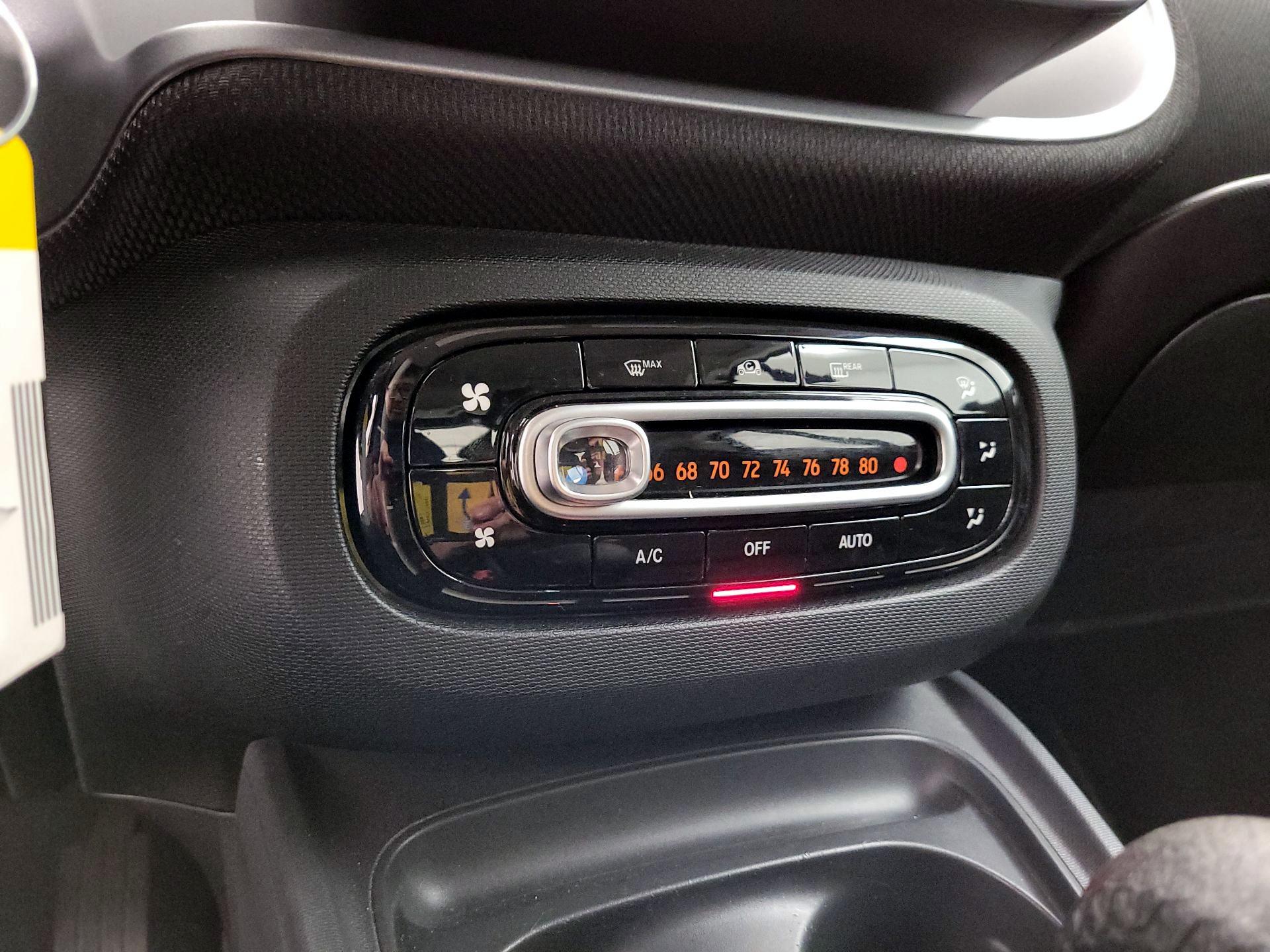 Thumbnail: 2017 smart fortwo - 15