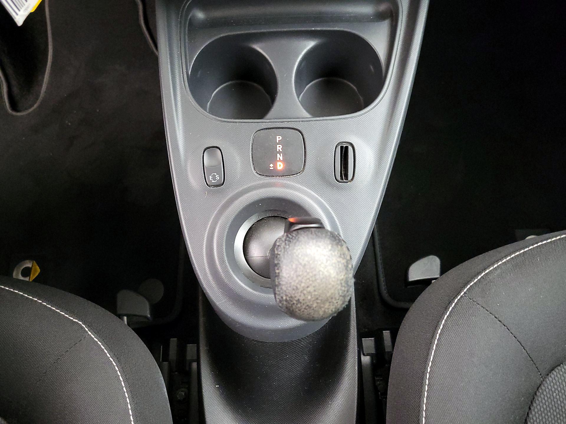 Thumbnail: 2017 smart fortwo - 16