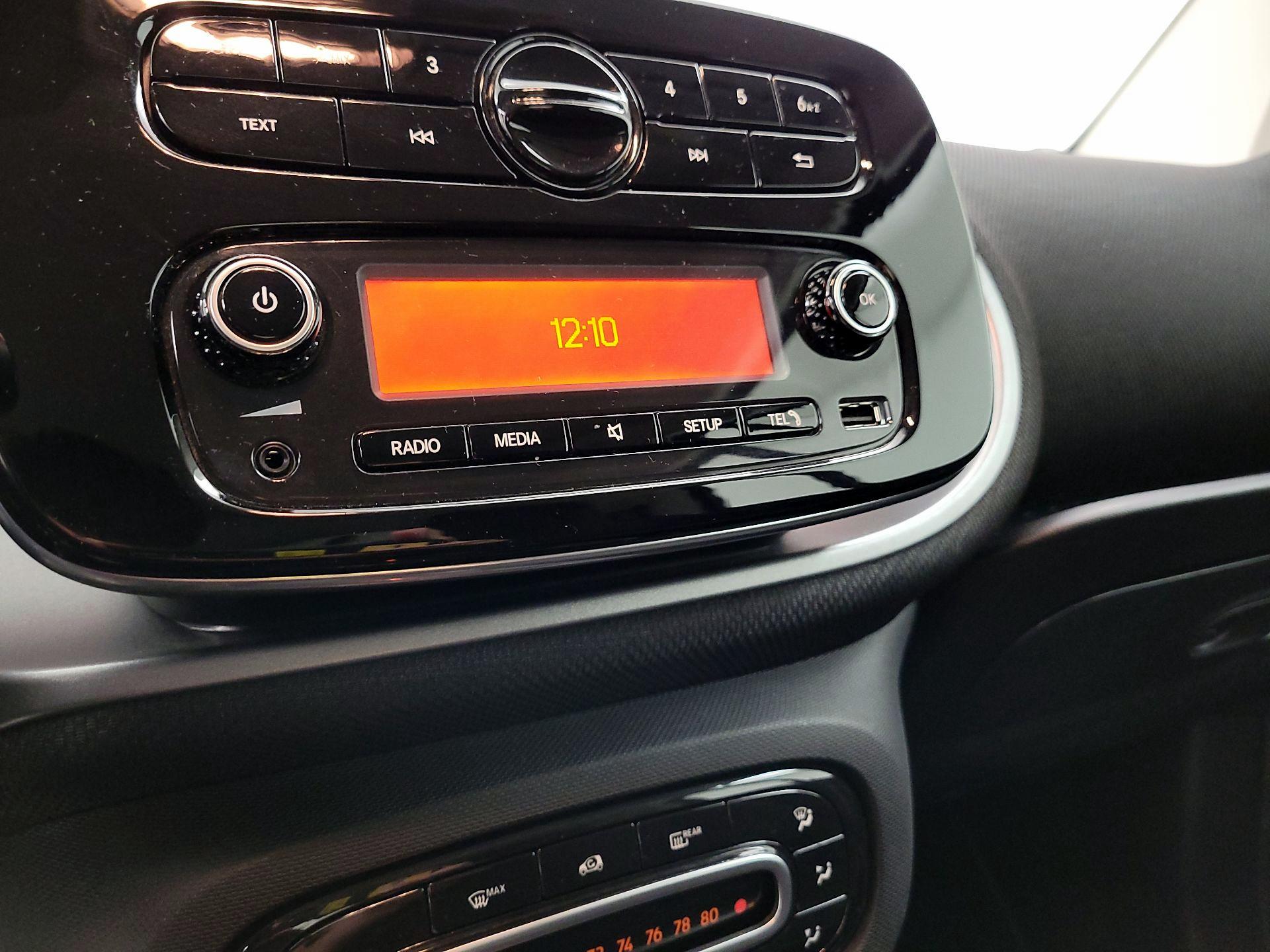 Thumbnail: 2017 smart fortwo - 17