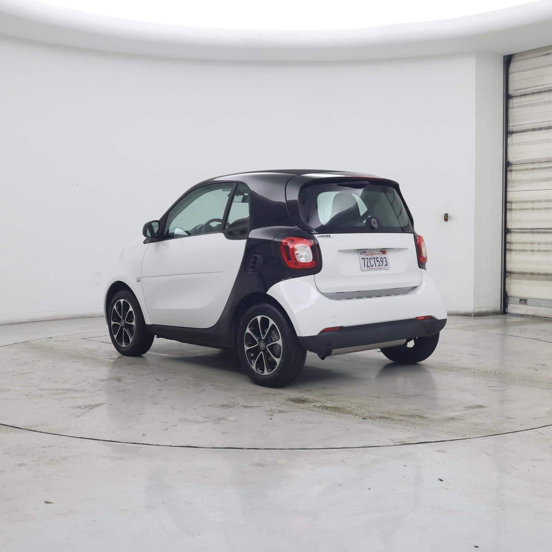 Thumbnail: 2017 smart fortwo - 2