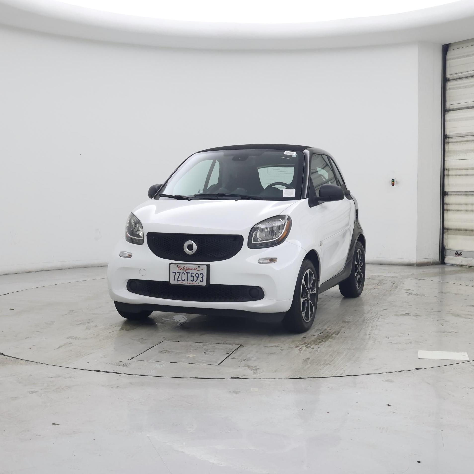 Thumbnail: 2017 smart fortwo - 4