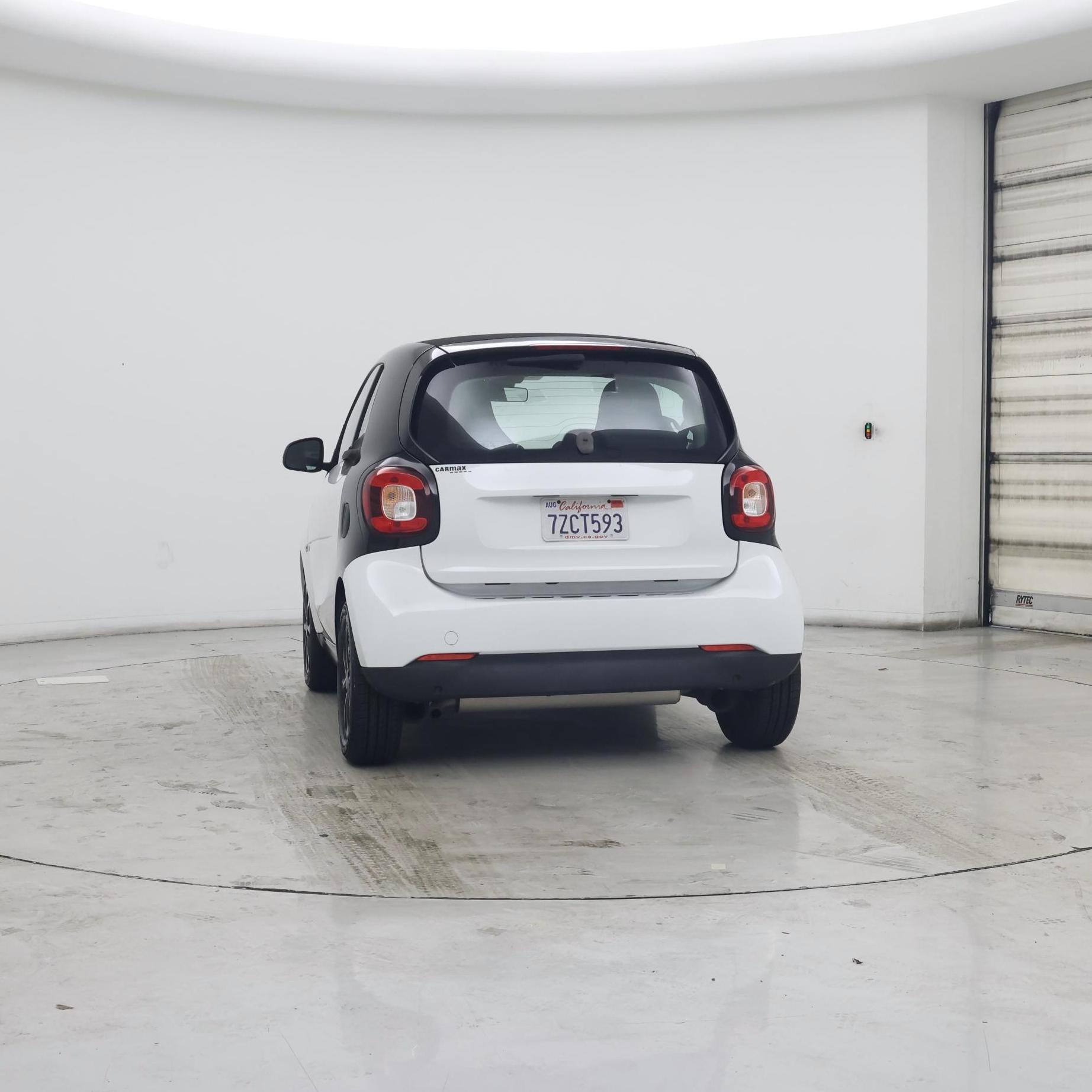 Thumbnail: 2017 smart fortwo - 6