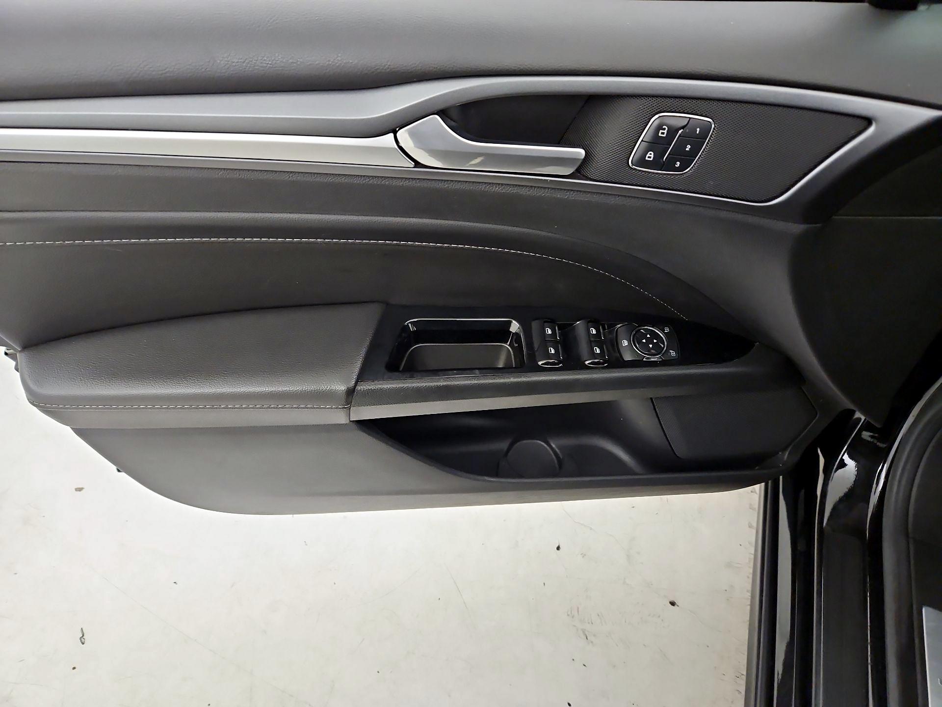 Thumbnail: 2015 Ford Fusion - 12