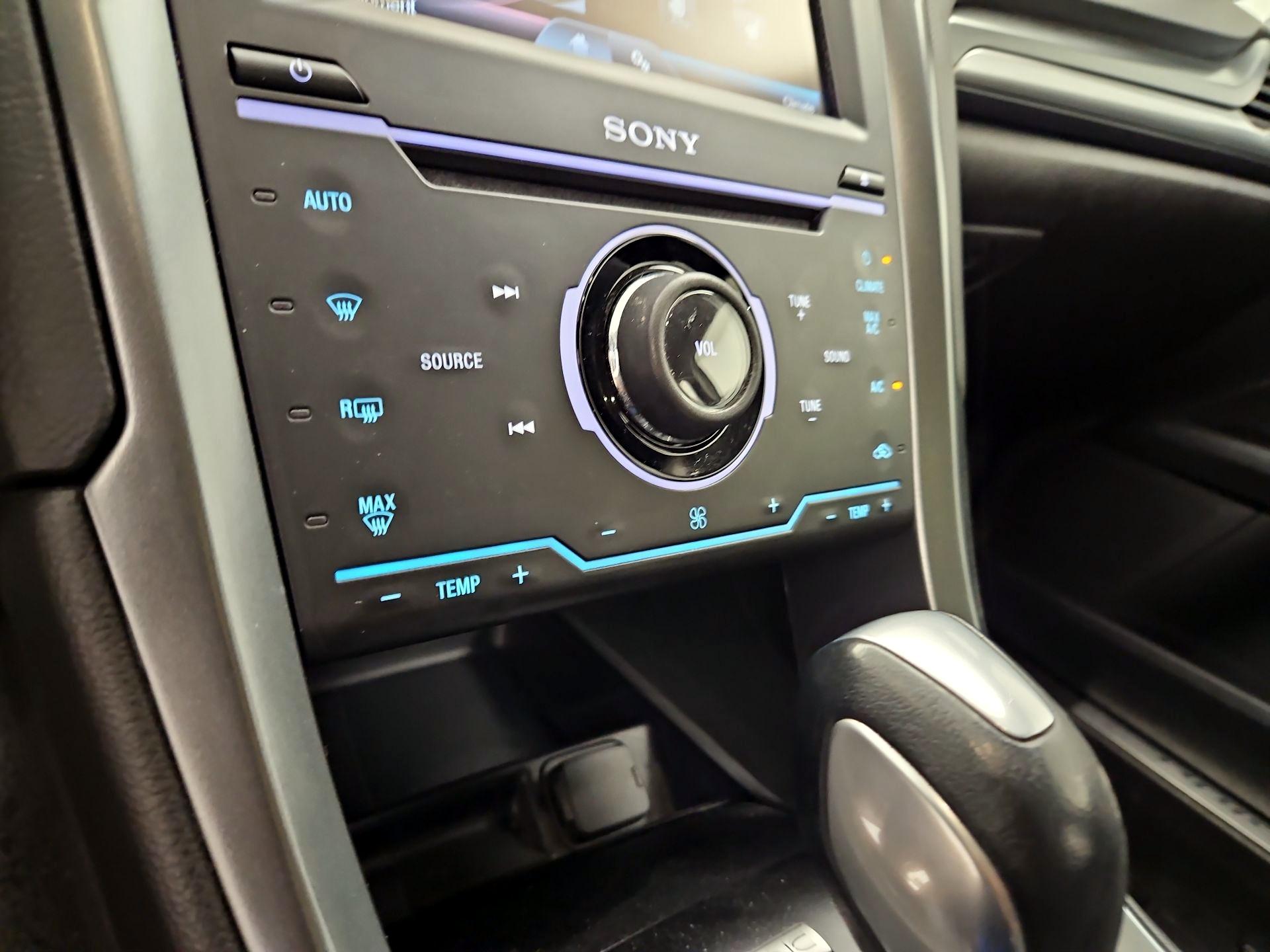 Thumbnail: 2015 Ford Fusion - 16