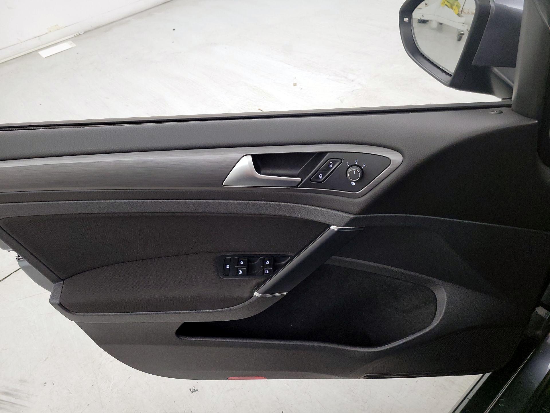 Thumbnail: 2019 Volkswagen Golf - 12