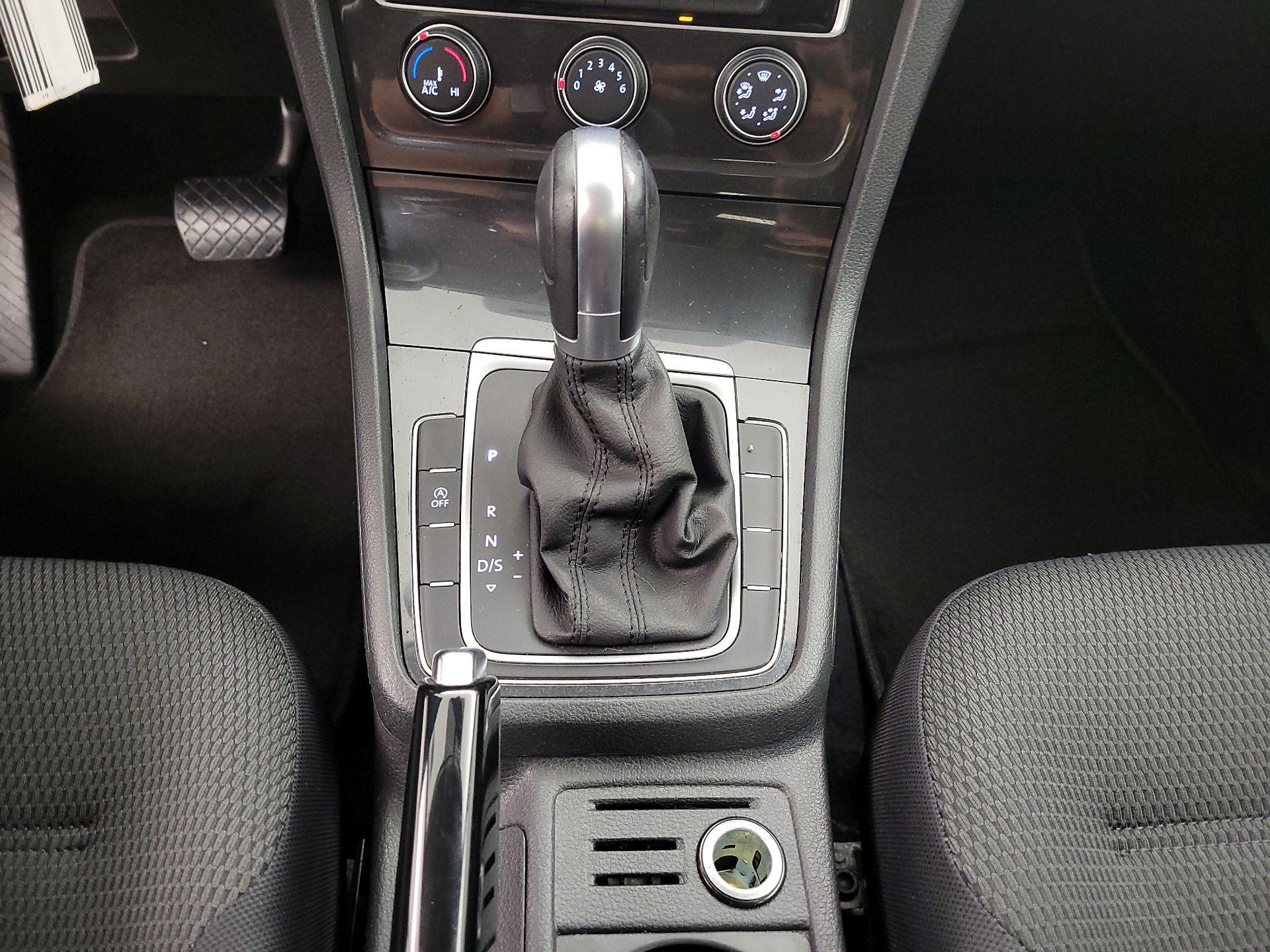 Thumbnail: 2019 Volkswagen Golf - 16