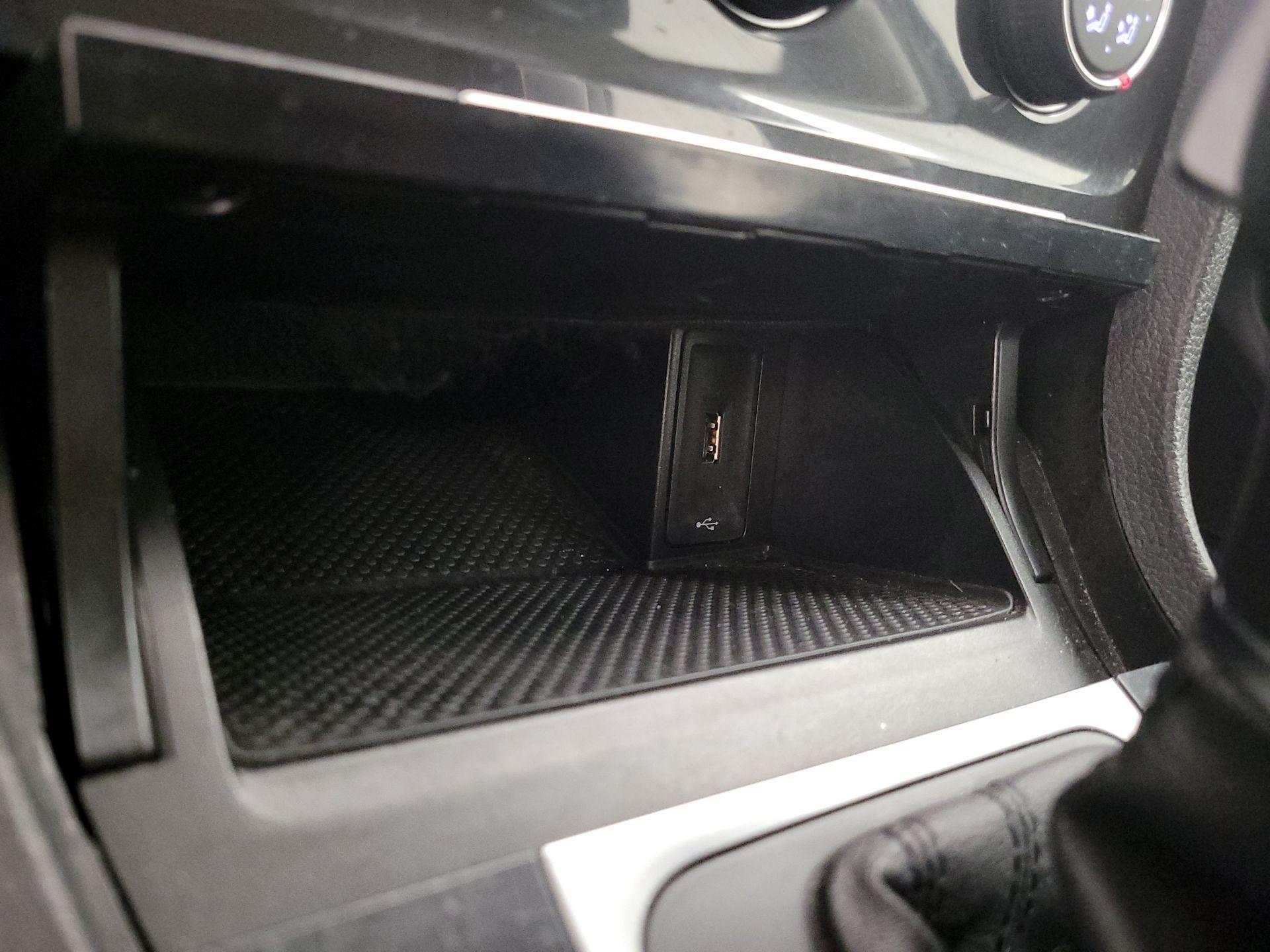 Thumbnail: 2019 Volkswagen Golf - 17